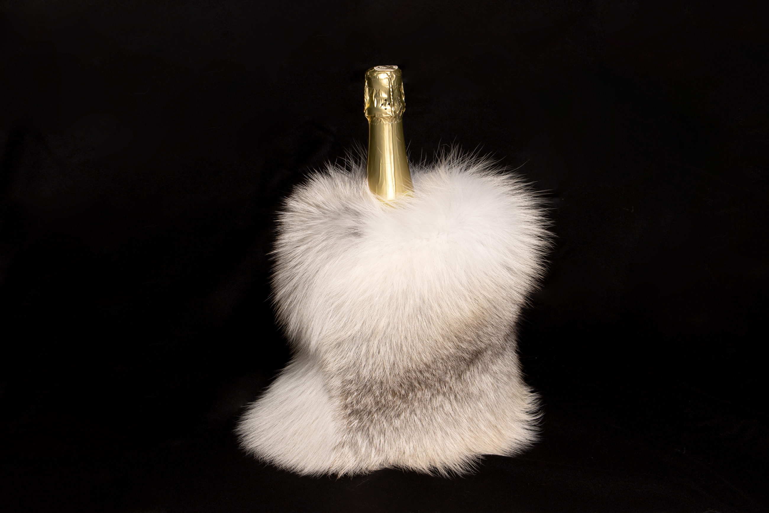 2-7020-Fawnlight-Fuchs-Pelzhusse-Sektk-hler-Lars-Paustian Real Fawnlight Fox Fur Bottle Chiller