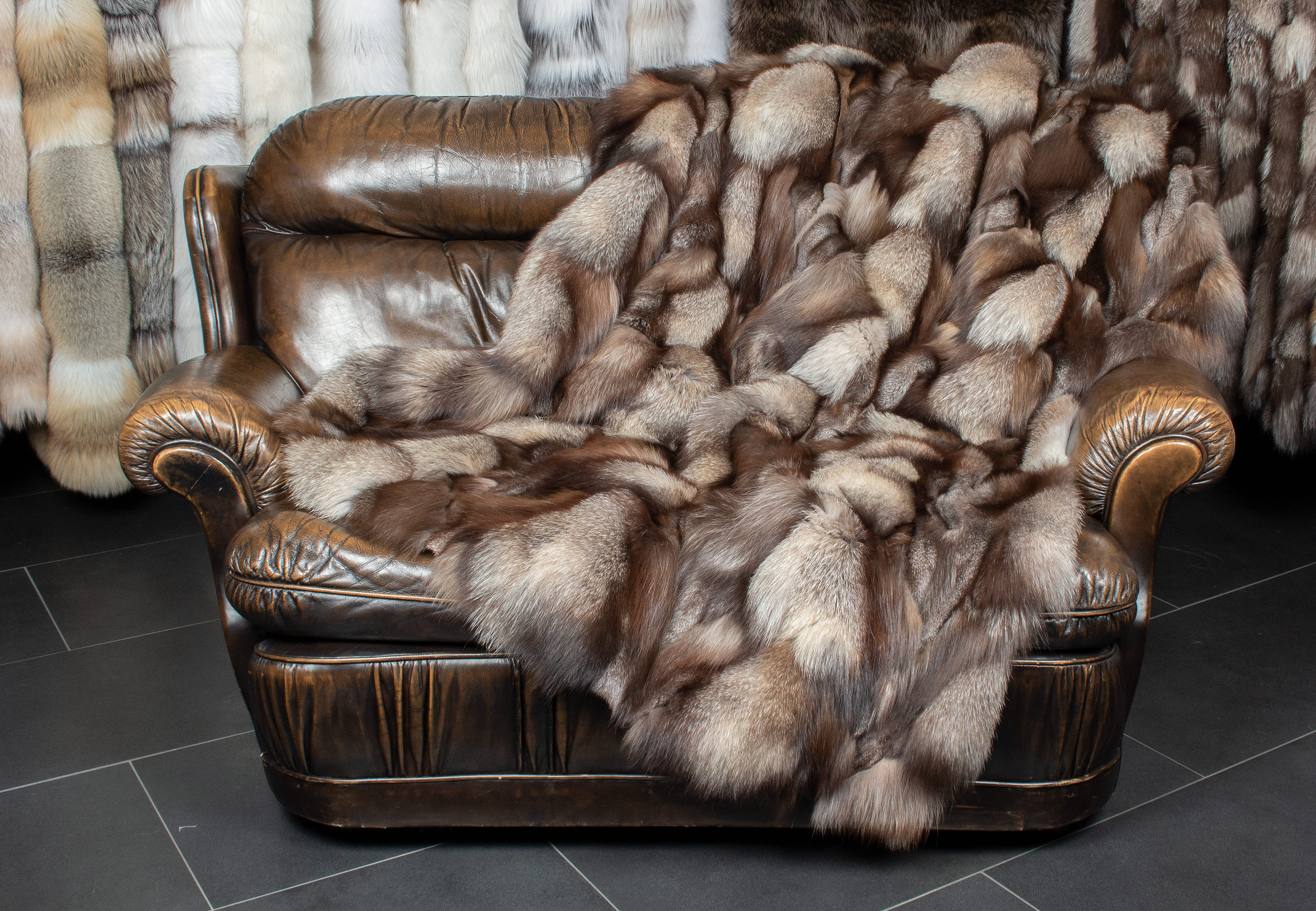 Blue Fox Paws Fur Blanket "Golden Iceberg"