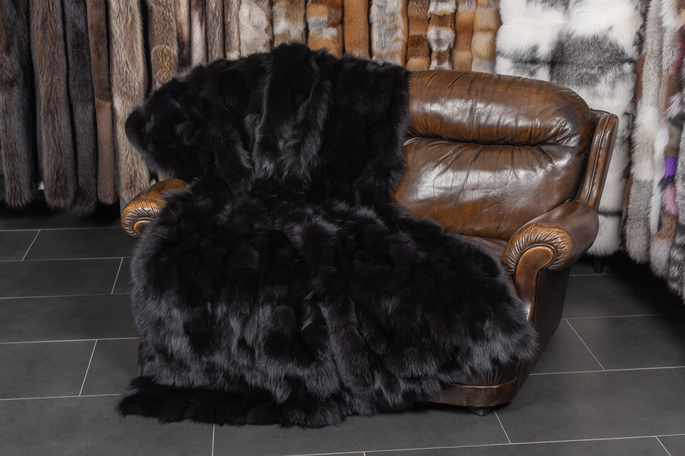 3-3010-Schwarze-Shadow-Fuchsseiten-Felldecke-Skandinavischer-Fuchs Black Shadow Fox Sides Blanket