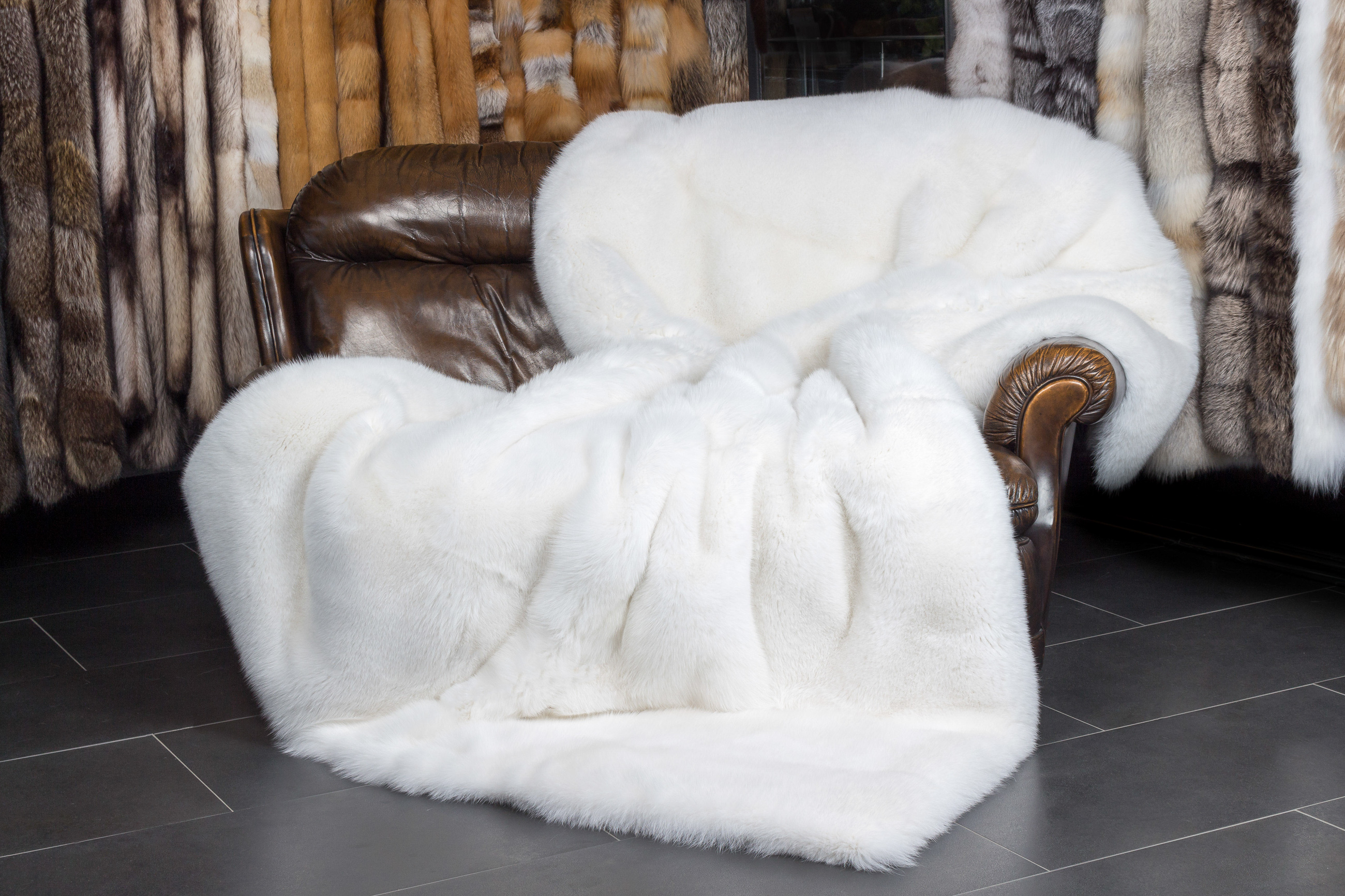 SAGA Shadow fox fur blanket white - with cashmere lining in ivory