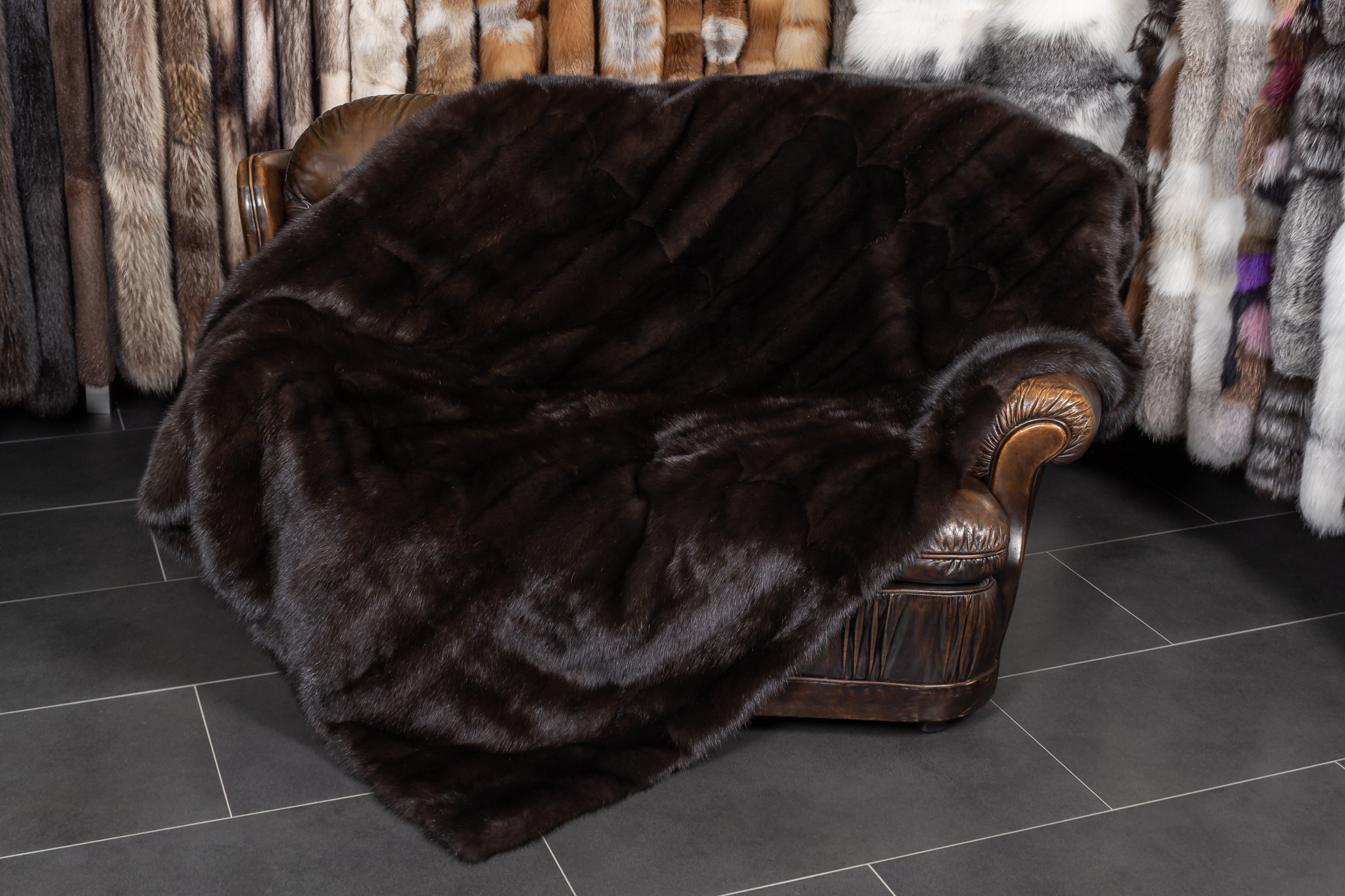 1-3630-Elegante-Zobel-Pelzdecke-Gray-Smoke-Echtpelz Luxurious Sable Fur Throw "Gray Smoke"