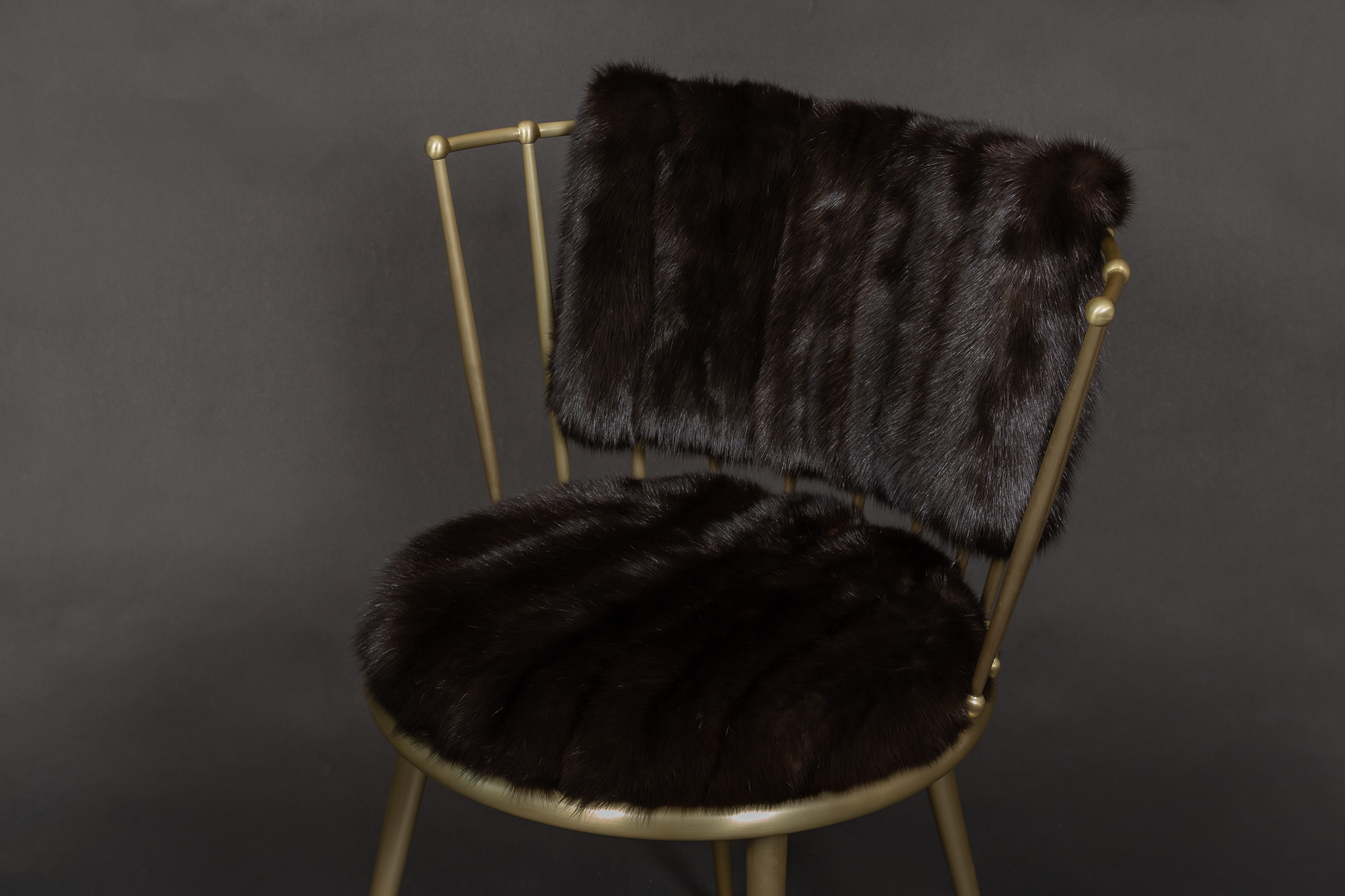 2-6915-Cantori-Stuhl-mit-Gray-Smoke-Zobelfellen Cantori Chair with Gray Smoke Sables