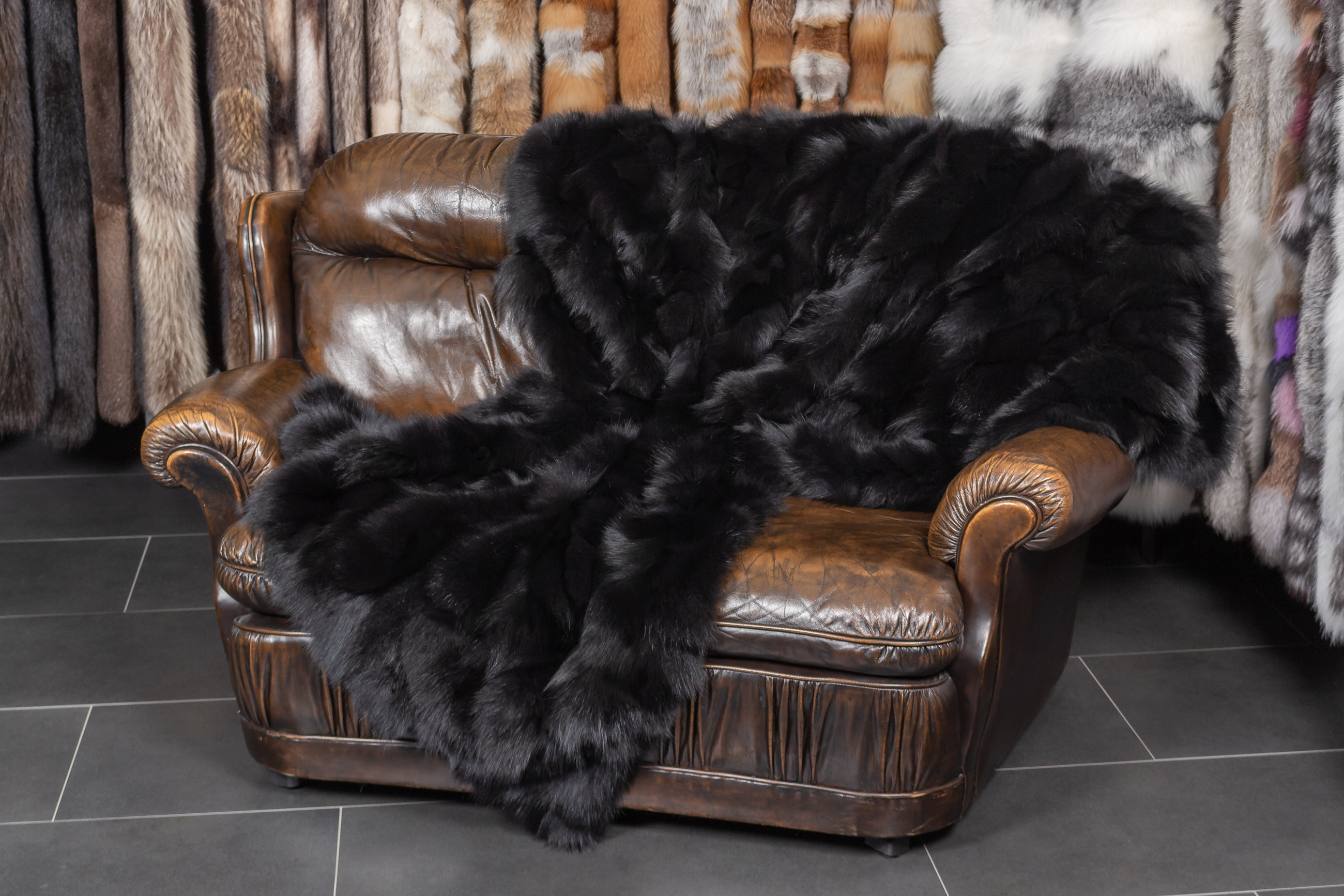 4-3010-Schwarze-Shadow-Fuchsseiten-Felldecke-Skandinavischer-Fuchs Black Shadow Fox Sides Blanket