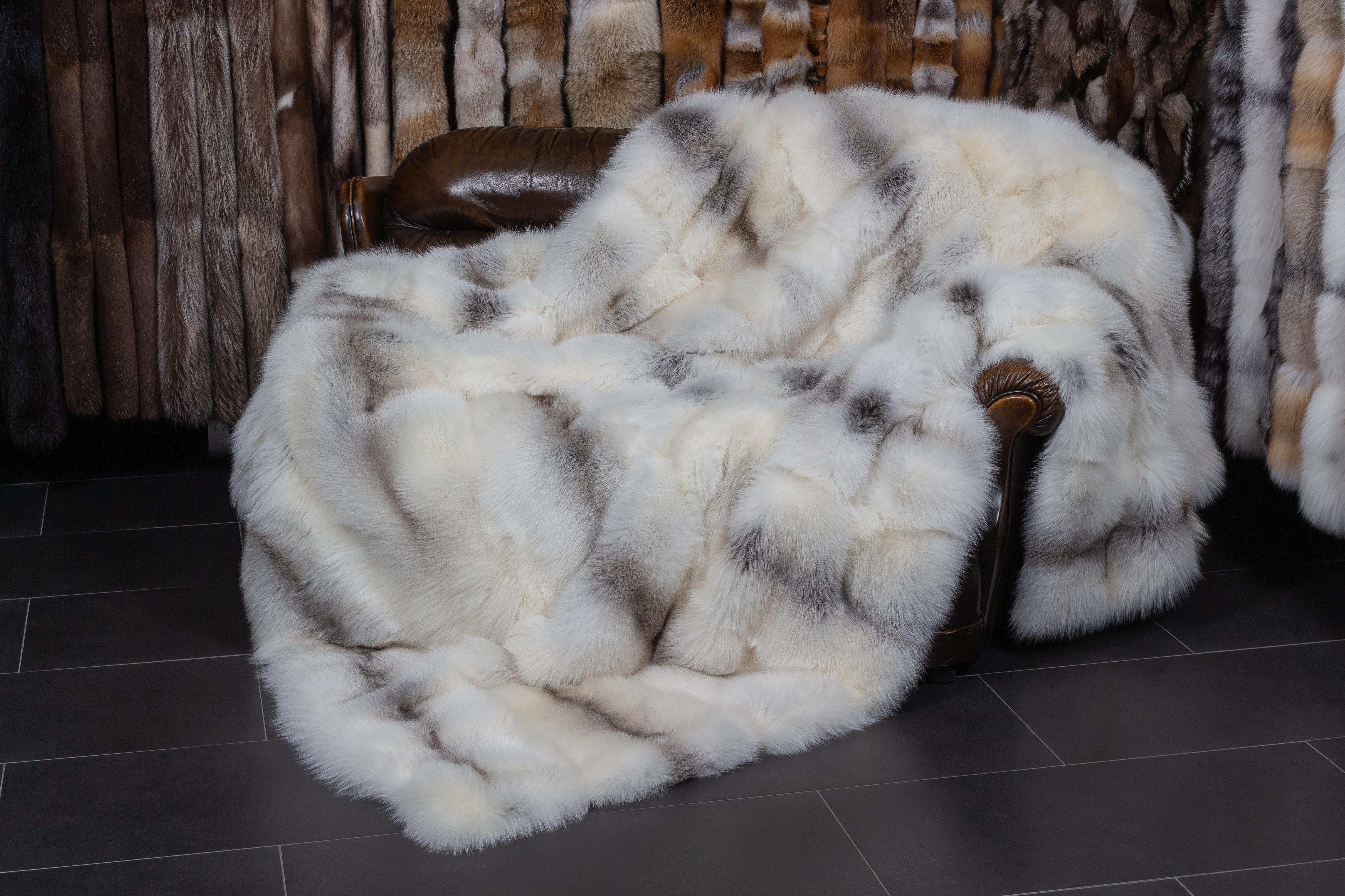 1-5049-Grosse-Fawnlight-Fuchs-Felldecke-Heller-Typ-Echtfelldecke Large Fawnlight Fox Fur Blanket - Light Type