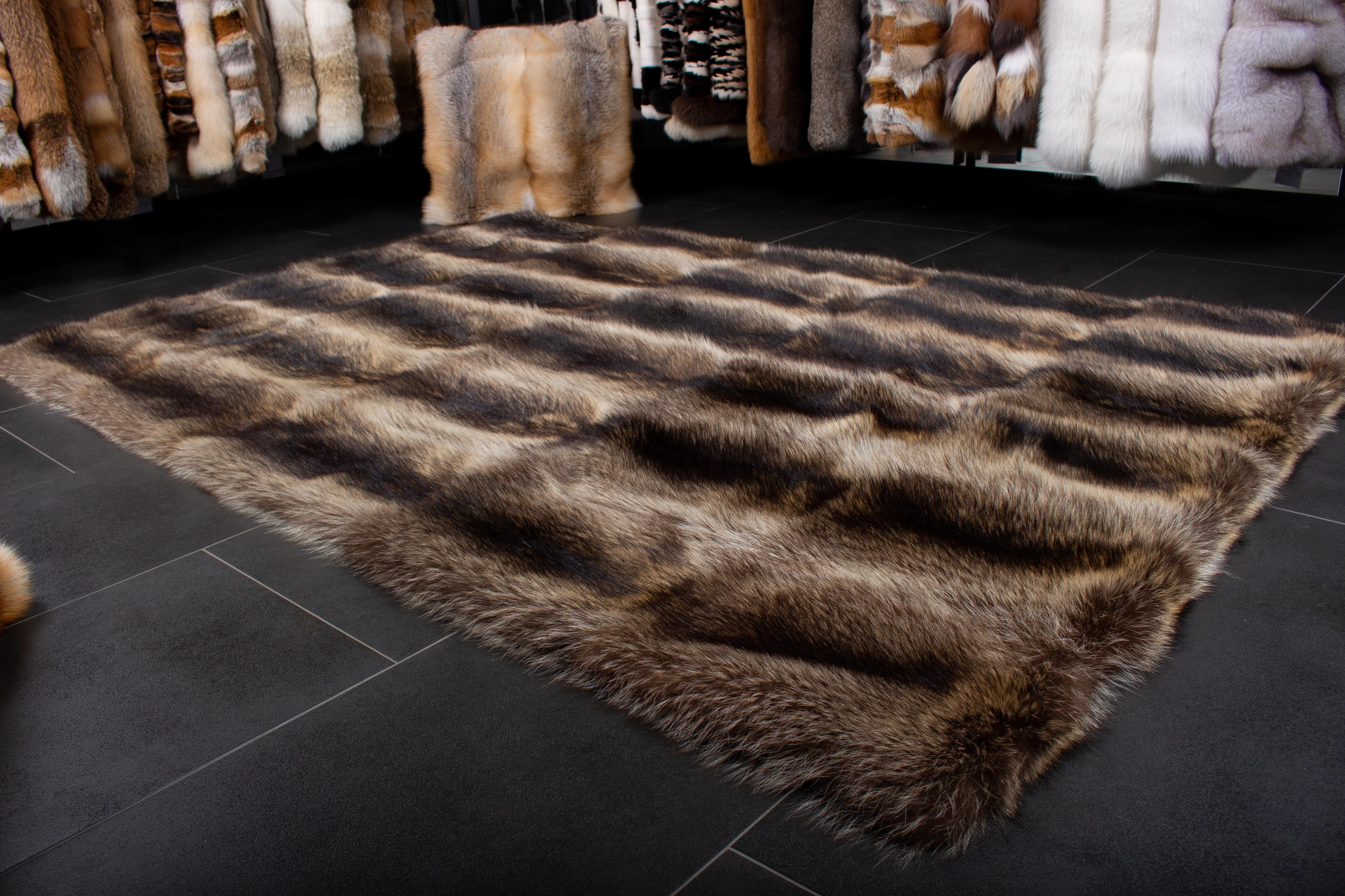 4-3101-Kanadischer-Waschbaer-Fellteppich-Wildware-Lars-Paustian Canadian Raccoon Fur Carpet Wild Fur