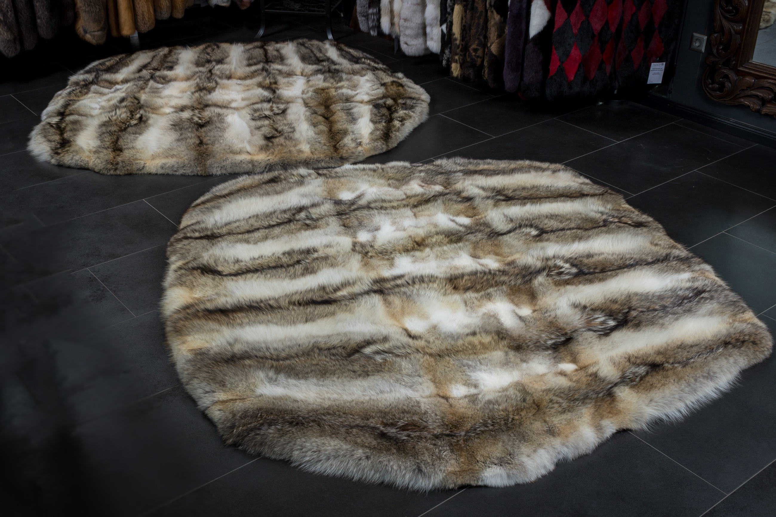 Canadian Coyote Fur Carpet - Round Shape