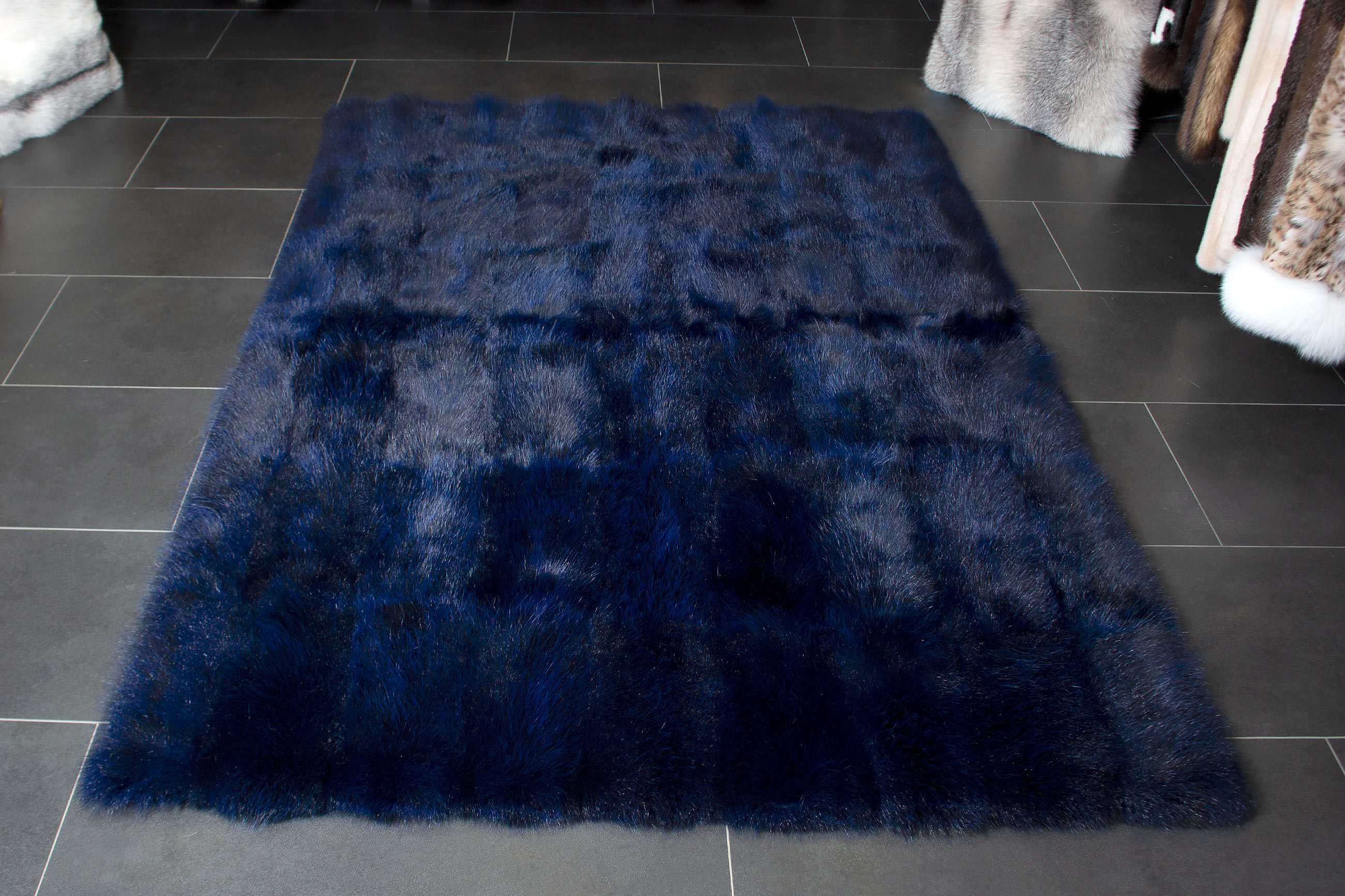 2-1539-Opossum-Pelzteppich-Meeresblau-lars-paustian Real Possum Fur Carpet in Ocean Blue - 100% Wild Fur
