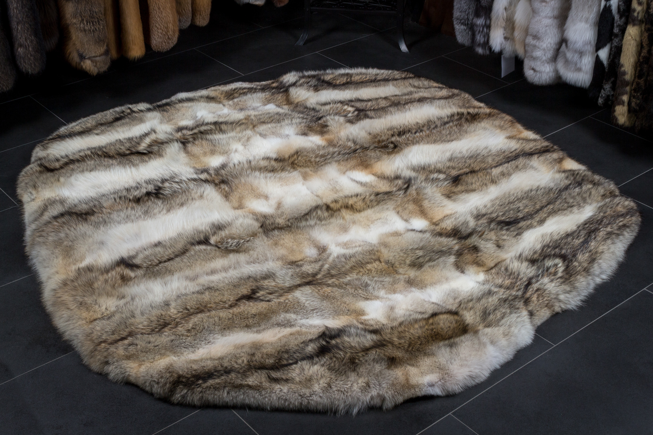 Canadian Coyote Fur Carpet - Round Shape