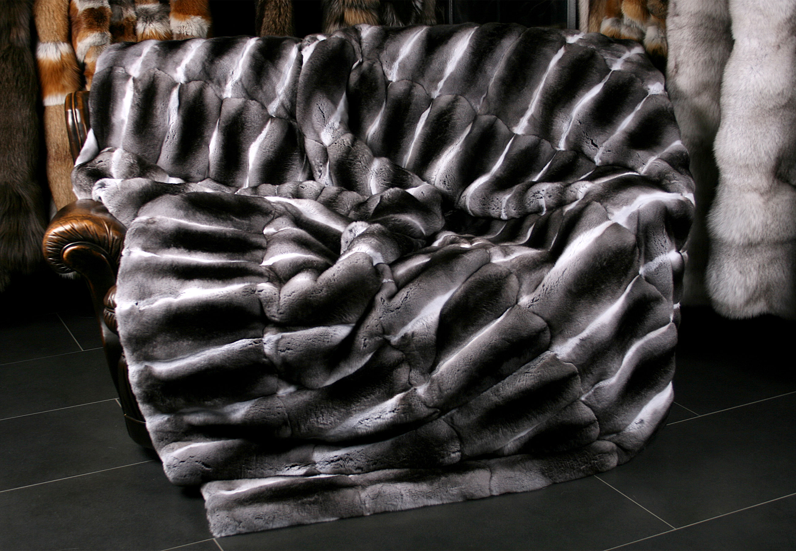 1-1303-Chinchilla-Pelzdecke-Toplot-2017-Kolinsky-Rueckabfuetterung Chinchilla Fur Blanket with Weasel "Kolinsky" Lining -TOPLOT - Kopenhagen Fur