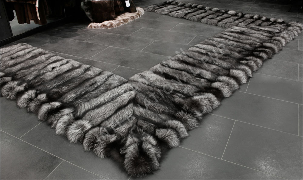 Silver Fox Rug SAGA Silver Fox Fur bedside rug - Natural