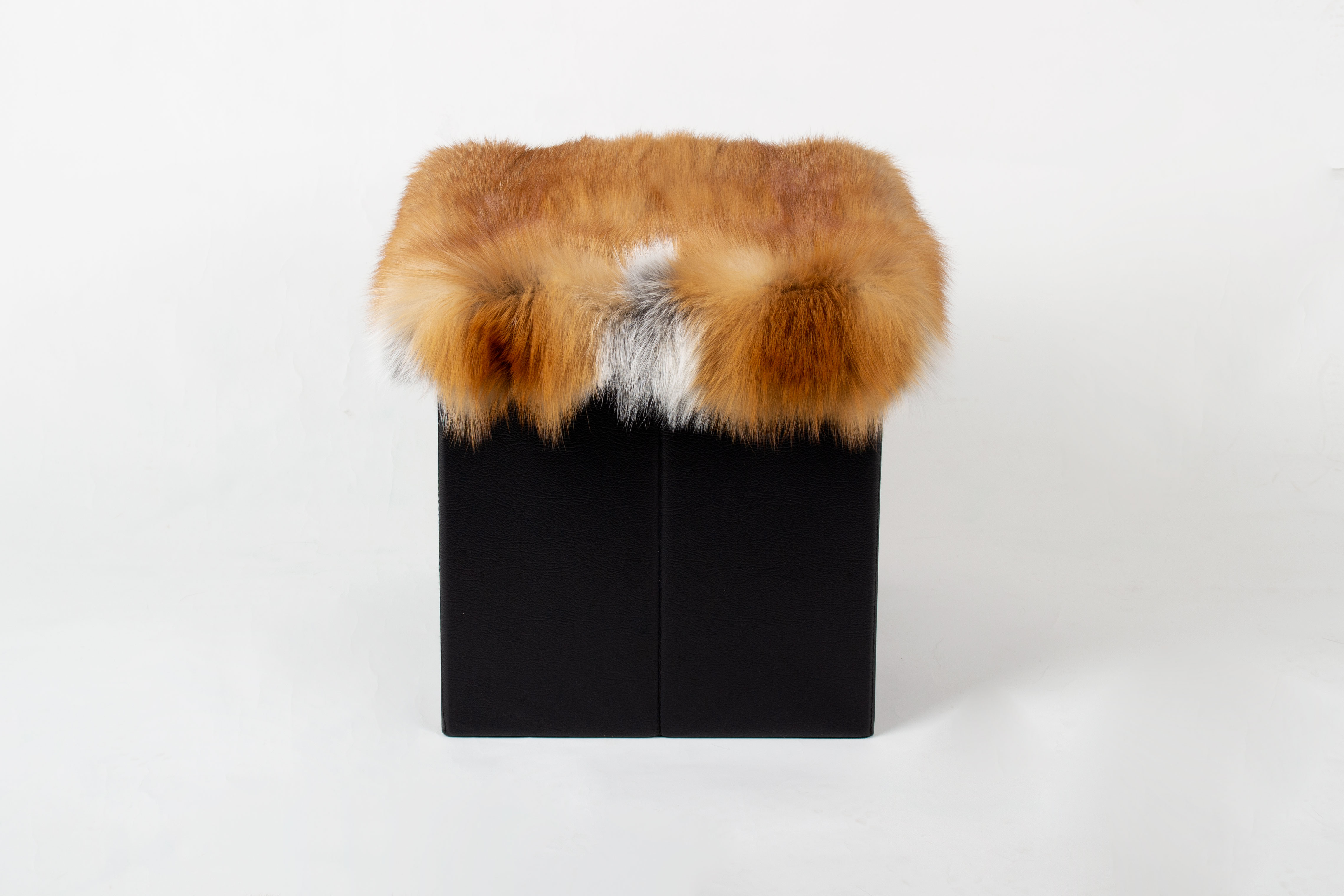 2-4561-Kanadischer-Rotfuchs-W-rfel-Sitzhocker-Echtfell Canadian Red Fox Sitting Chair
