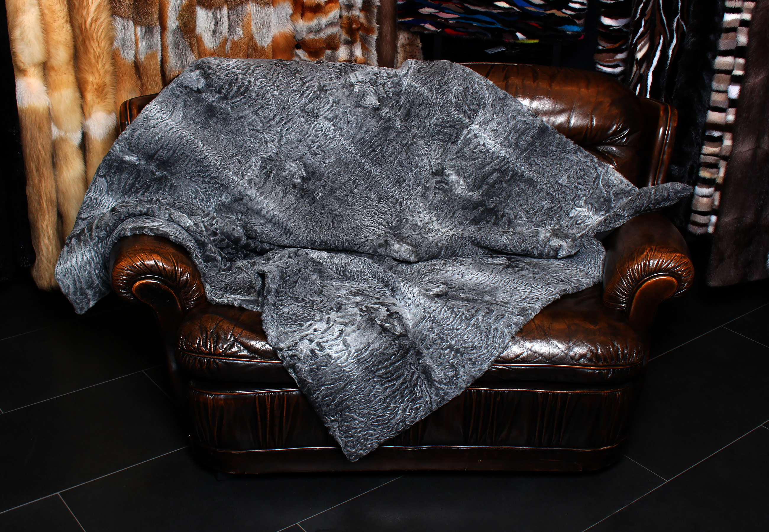 2-1913-Edle-SWAKARA-Lammfelldecke-naturgrau Elegant SWAKARA Lamb Blanket stone gray