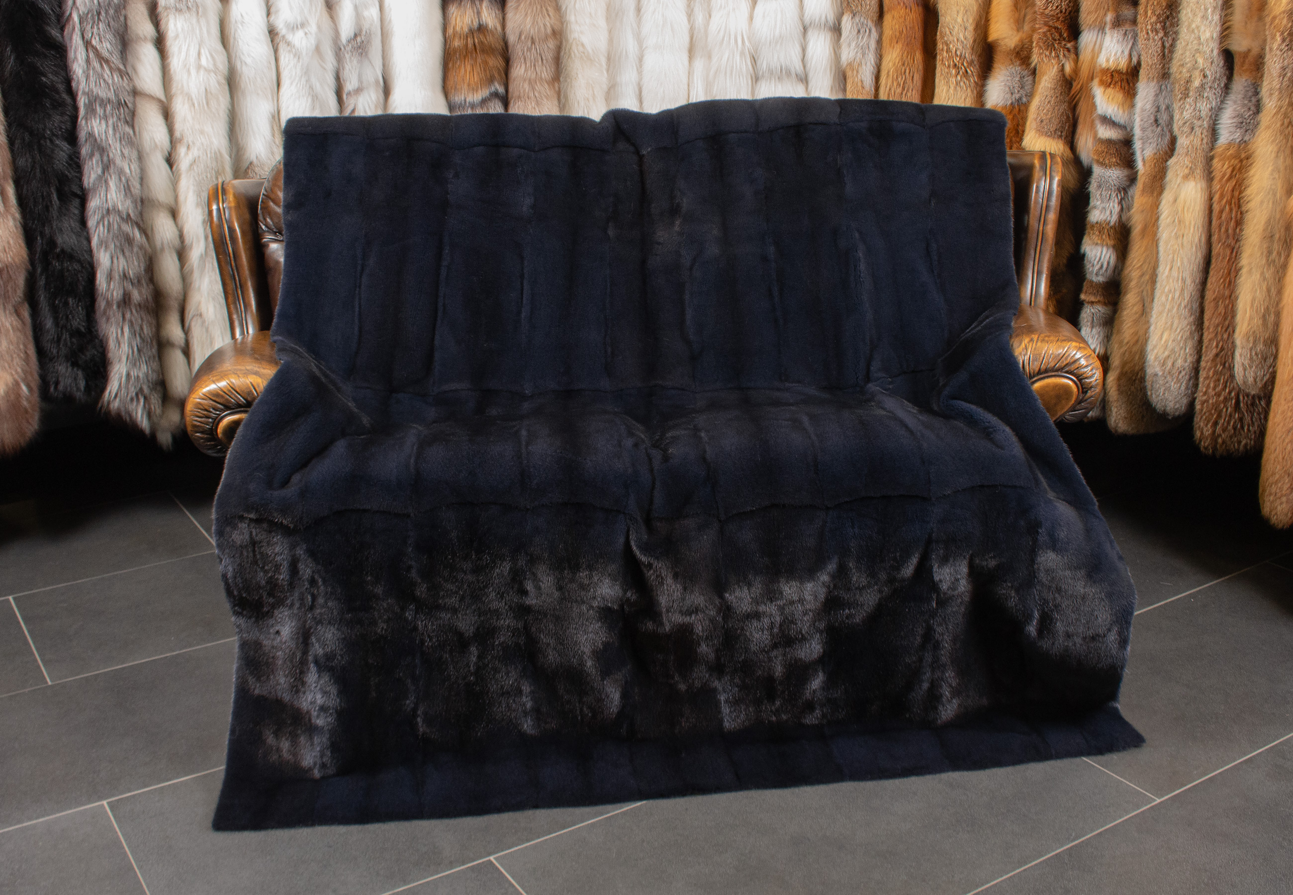 Noble Mink Fur Blanket in navy blue Noble Mink Fur Blanket in navy blue