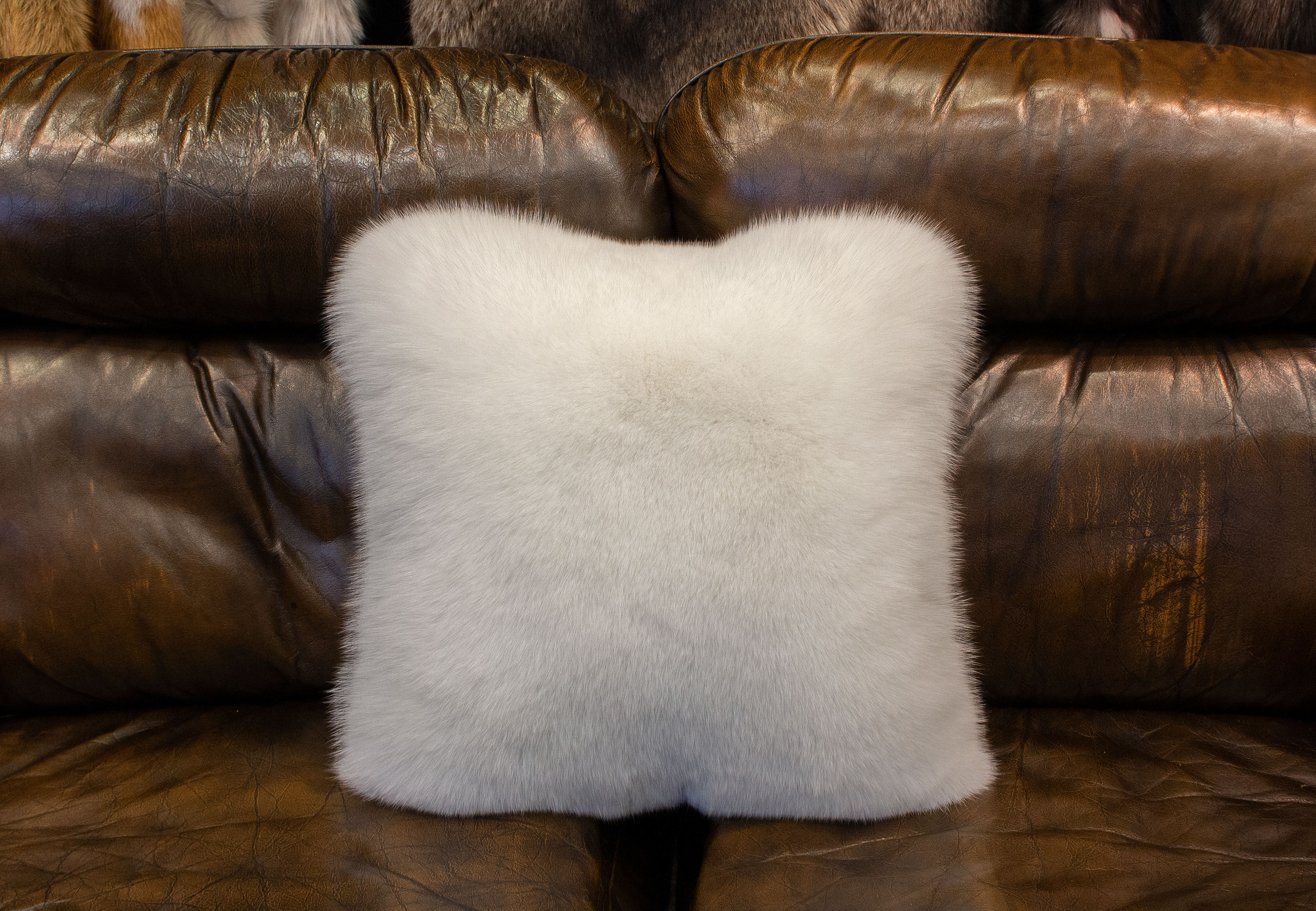 3-7217-Shadow-Fuchs-Fellkissen-Echtpelz-Echtfell Shadow Fox Pillow