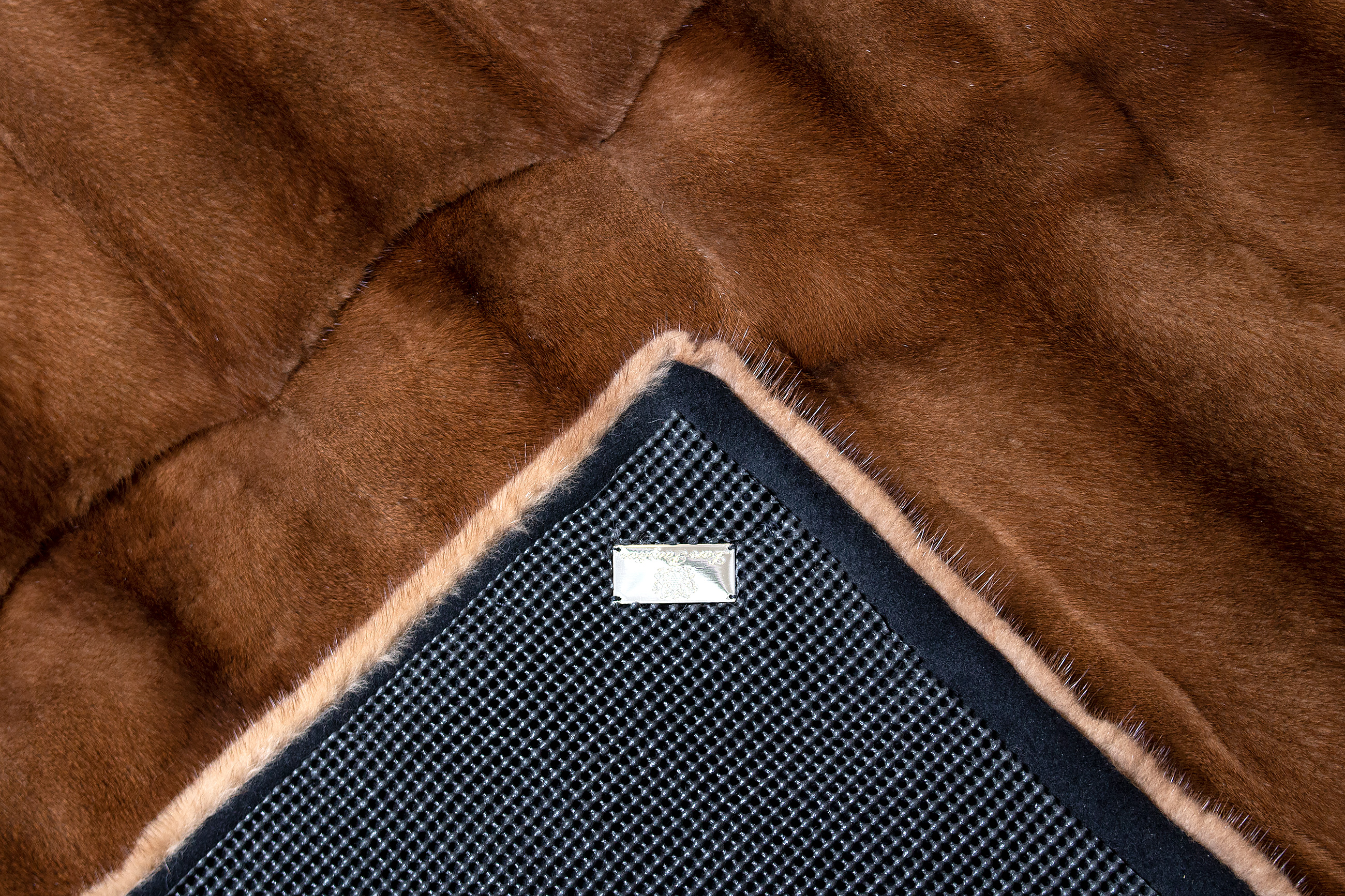 7-4160-Grosser-Nerz_Teppich-Echtpelz-Lars-Paustian-Pelze Genuine Mink Fur Carpet in Large