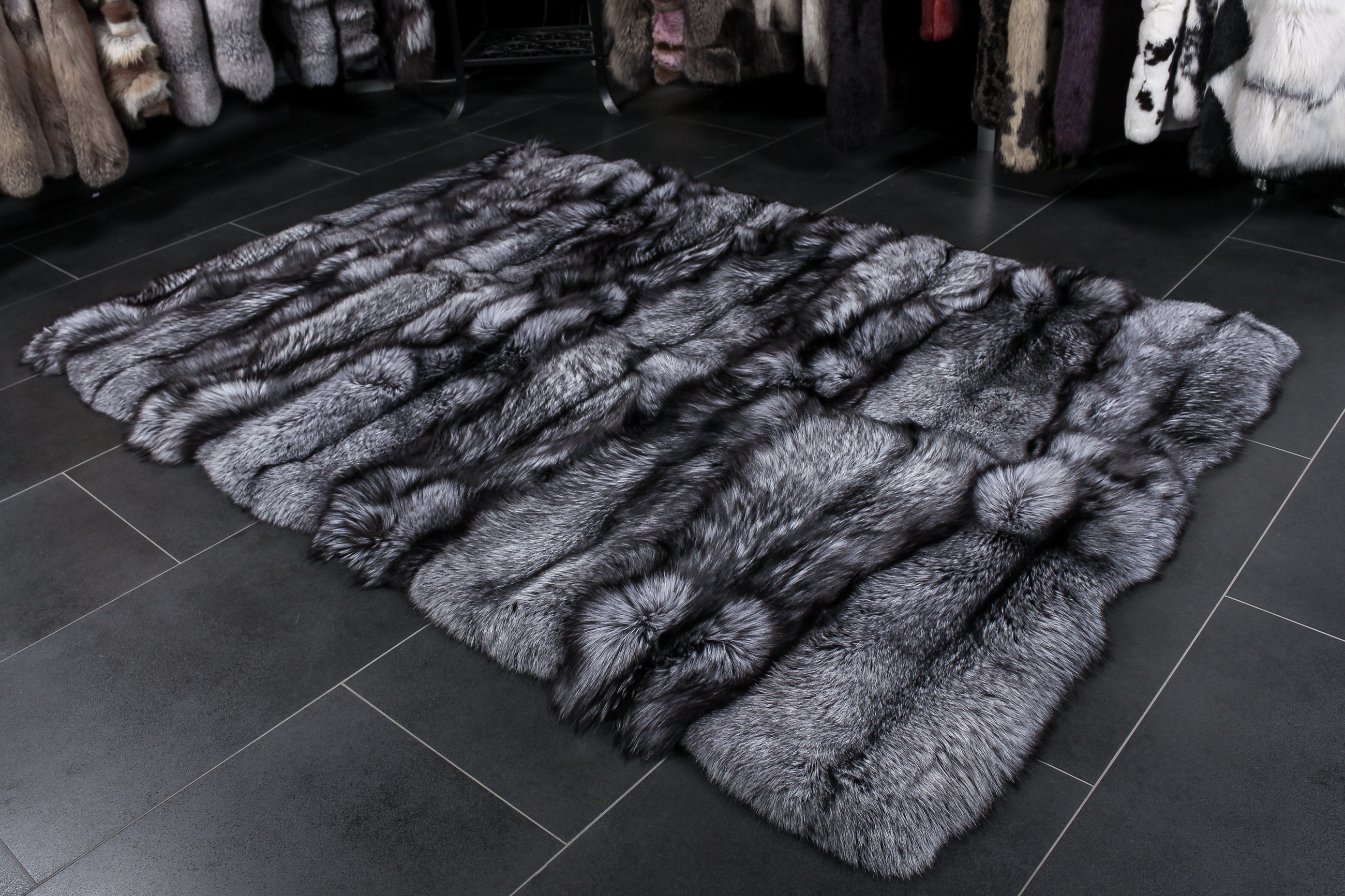 1-1915-Silberfuchs-Teppich-Echtpelz SAGA Silver Fox Fur Carpet - natural
