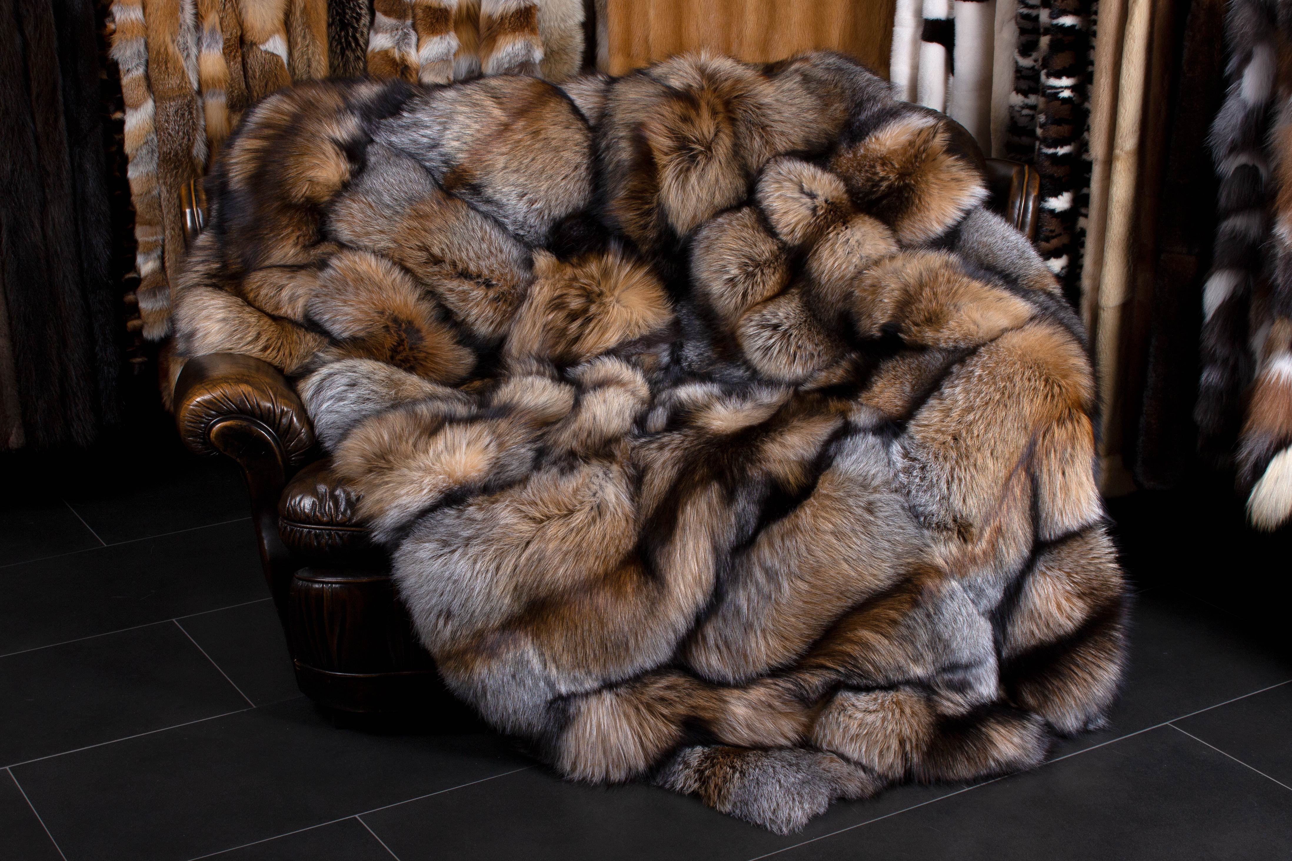 2-2888-Kuschelige-Smokey-Fuchs-Pelzdecke-Lars-Paustian Cozy Real Fox Fur Blanket - Genuine Smokey Fox Fur