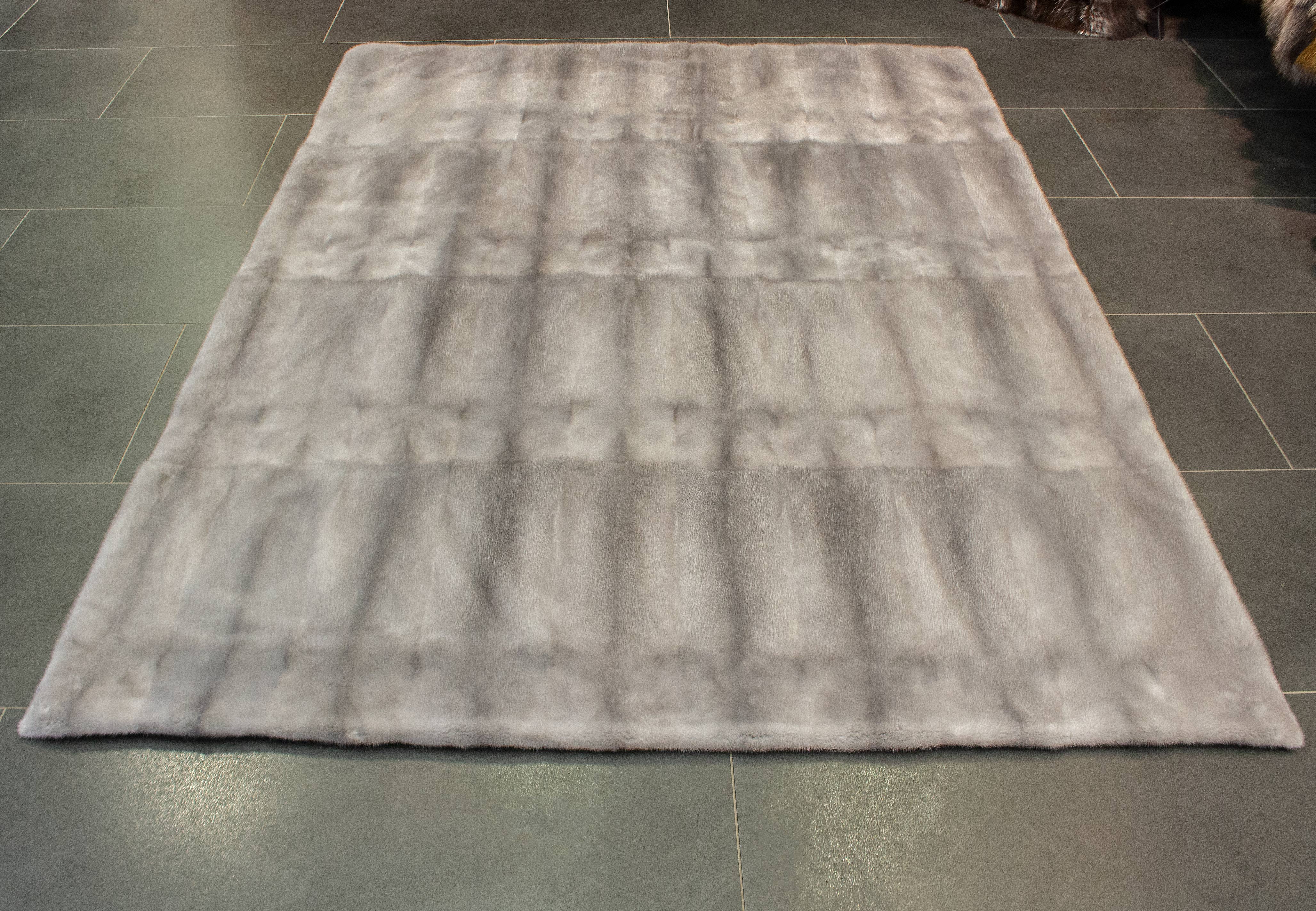 2-7576-Fellteppich_Aus_Sapphire_Nerzen_Lars_Paustian Sapphire Mink Fur Carpet