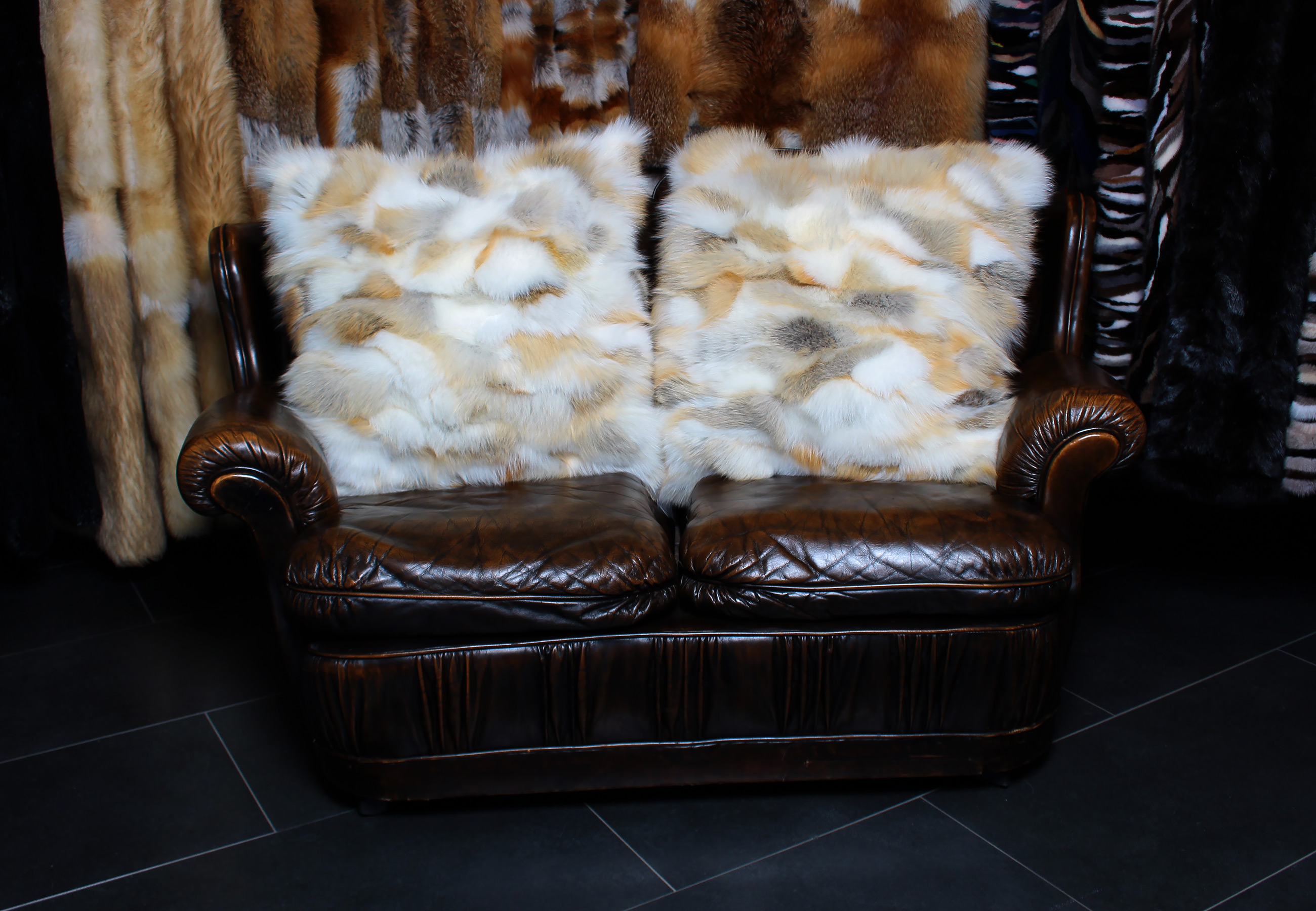 5-1778-Golden-Island-Echtfell-Fuchskissen Golden Island Real Fur Fox Pillow