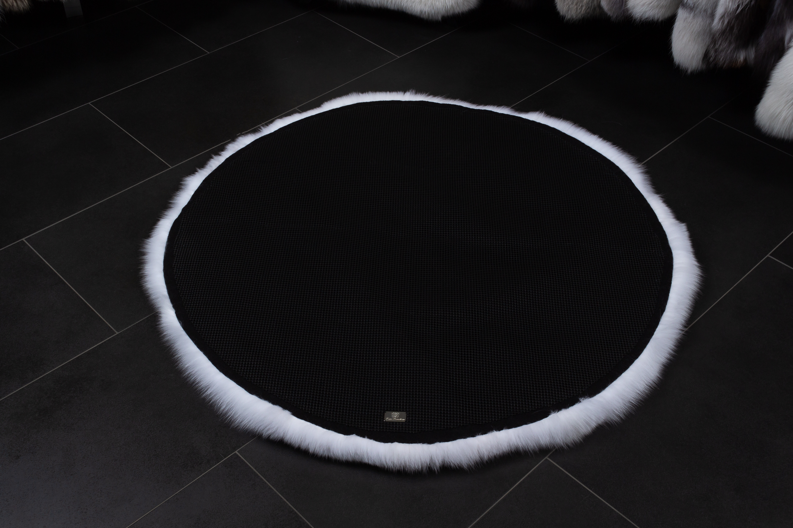 Round Shadow Fox Rug made with Scandinavian Foxes