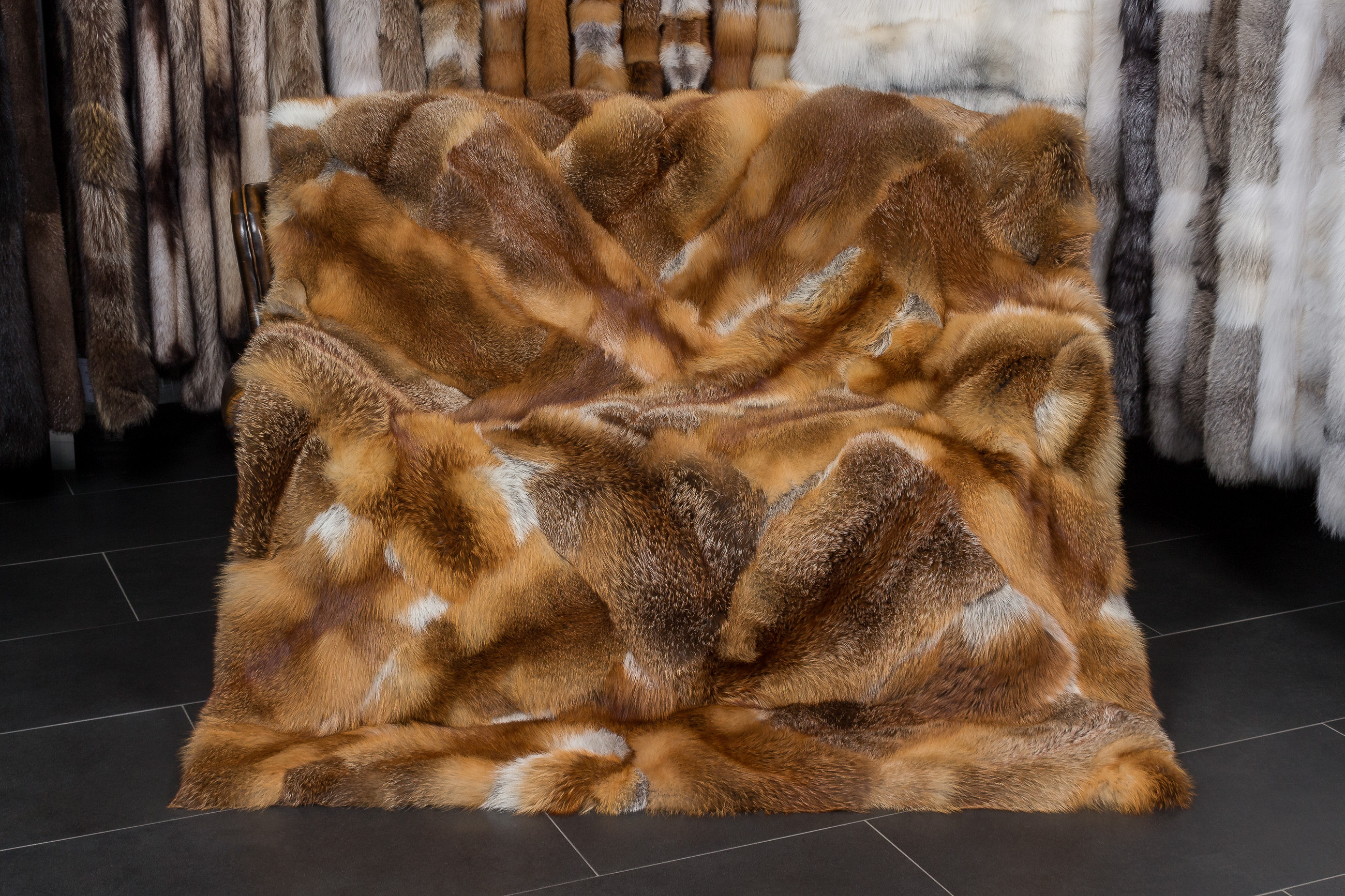 1-1368-Rotfuchs-Patchwork-Decke-aus-ganzen-Fellen Red Fox Patchwork Fur Blanket