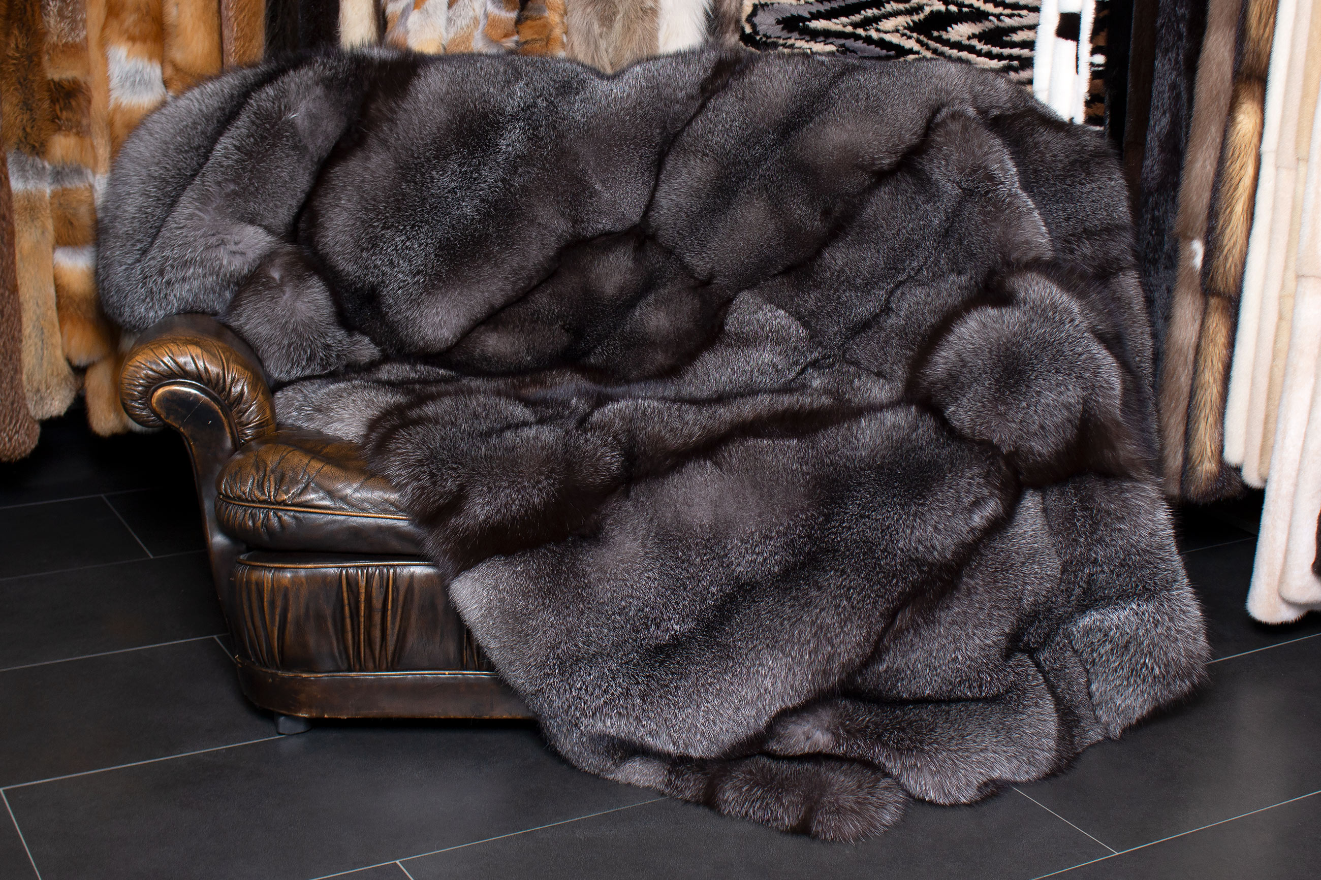 SAGA Bluefrost Fur Blanket dark