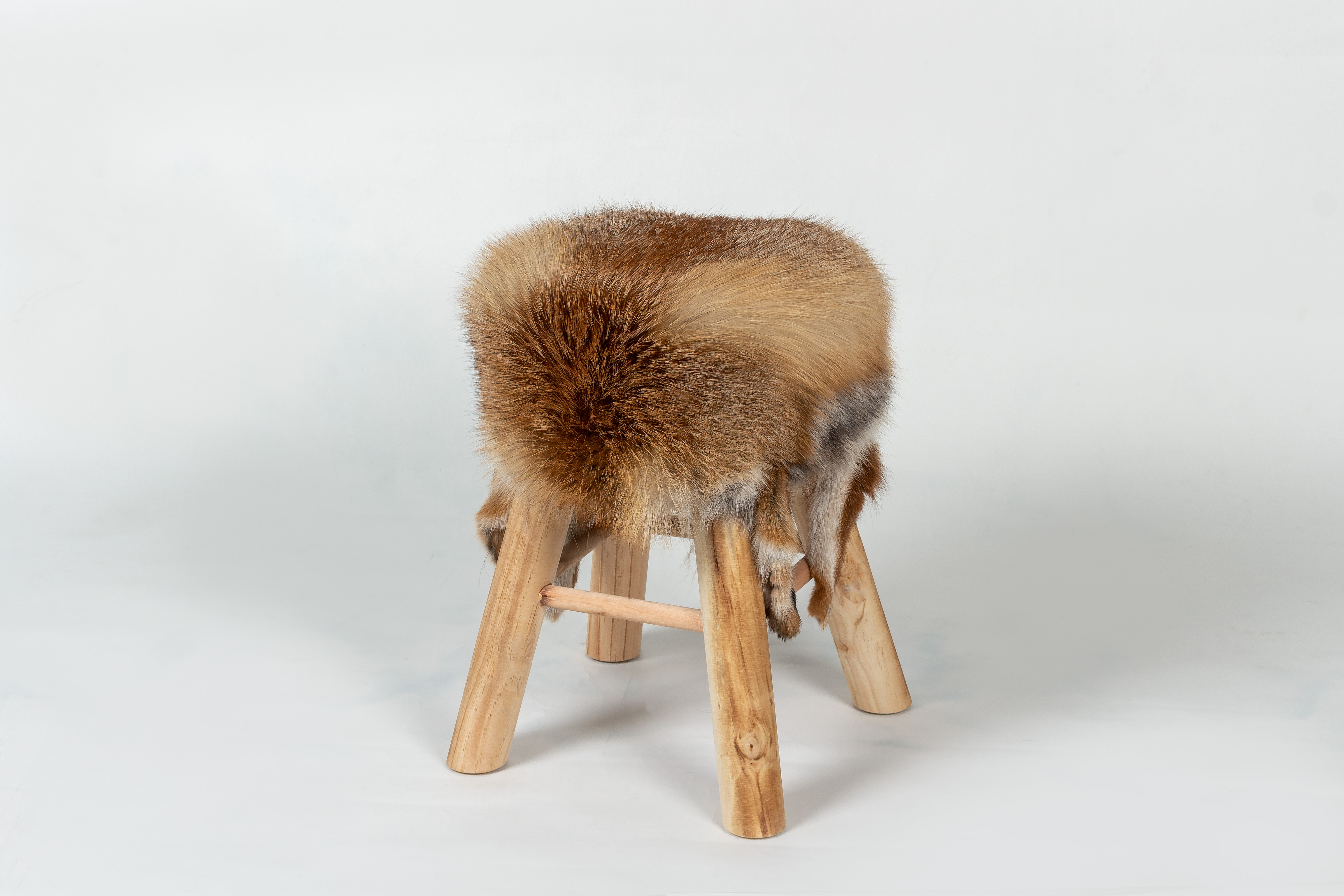 1-9120-Rustikale-Holzhocker-Europ-ischem-Rotfuchs-Fell Rustic Wood Stool with European Red Fox Fur