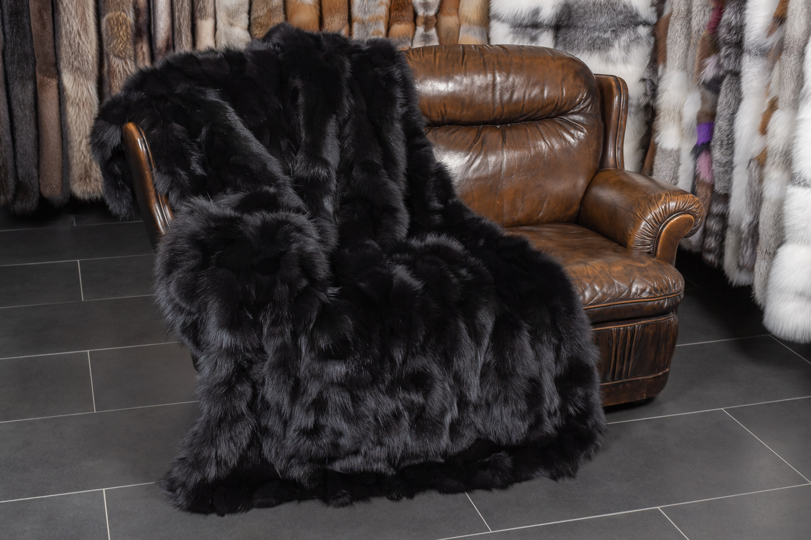 1-3010-Schwarze-Shadow-Fuchsseiten-Felldecke-Skandinavischer-Fuchs Black Shadow Fox Sides Blanket