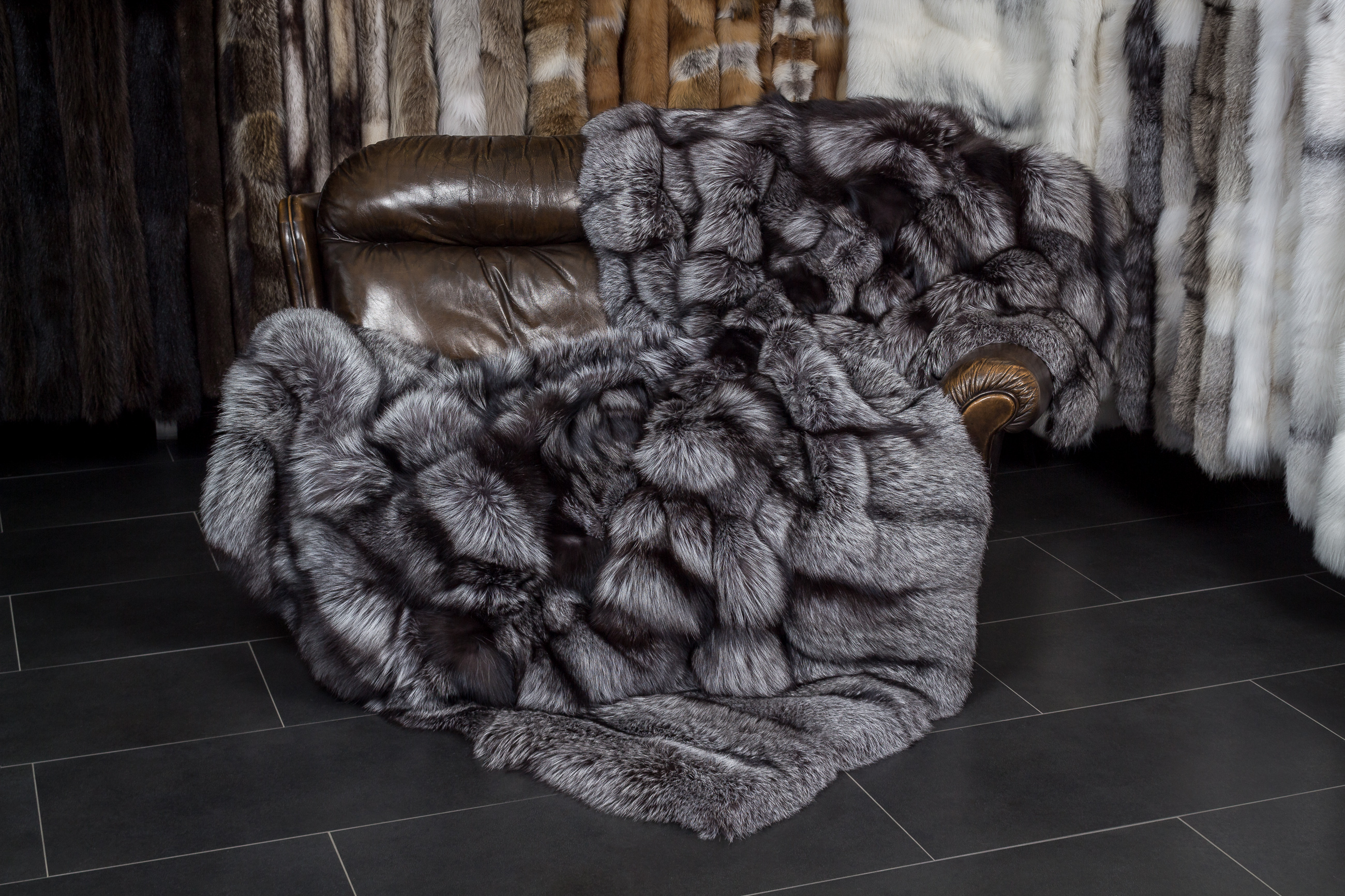 5-1391-Grosse-Silberfuchs-Pelzdecke-besonderer-Verarbeitung Large Silver Fox Throw with special processing
