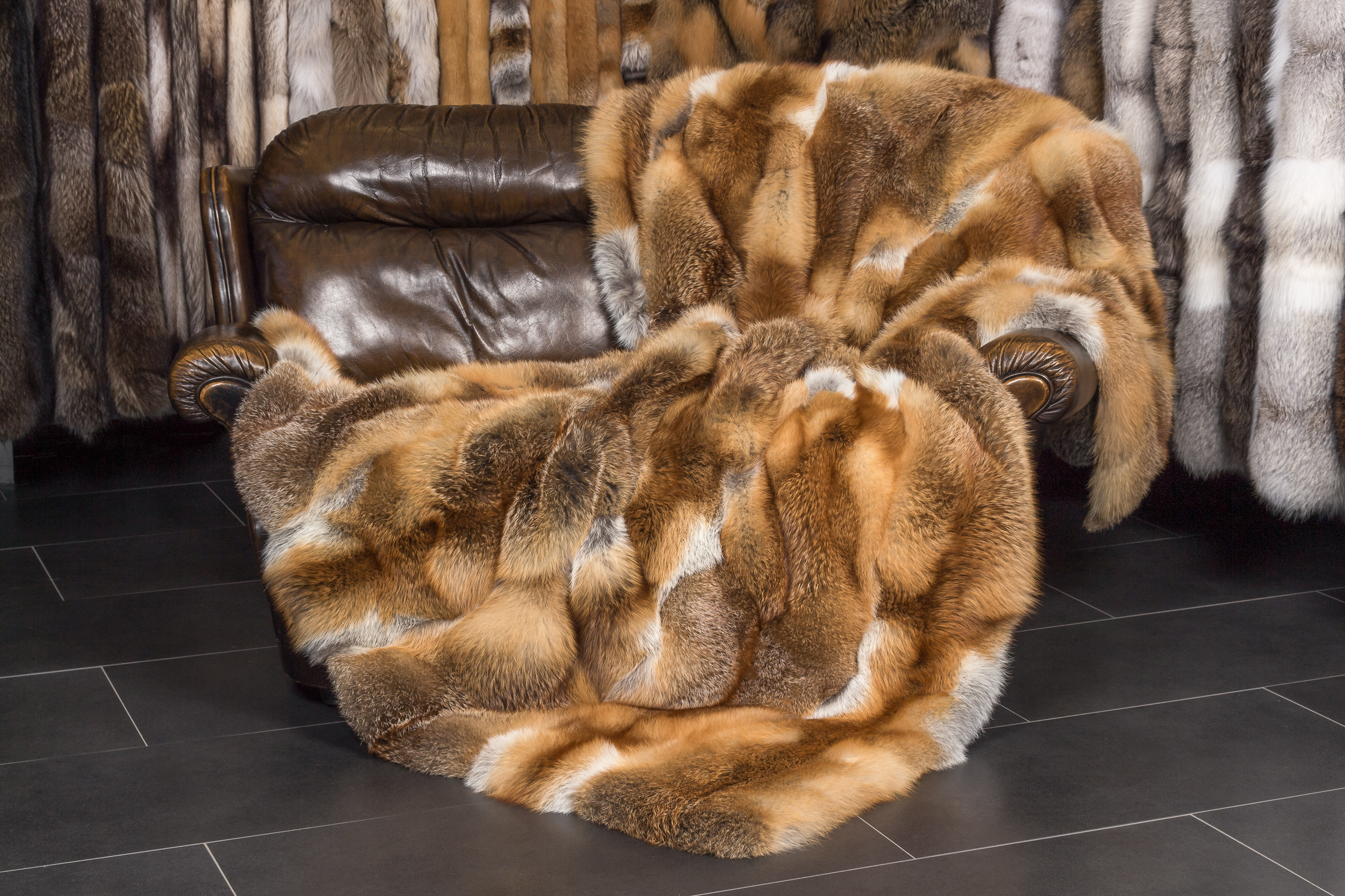 2-567-Rotfuchs-Felldecke-aus-europaeischem-Rotfuchs-Paustian Genuine European Red Fox Fur Blanket "Davos"