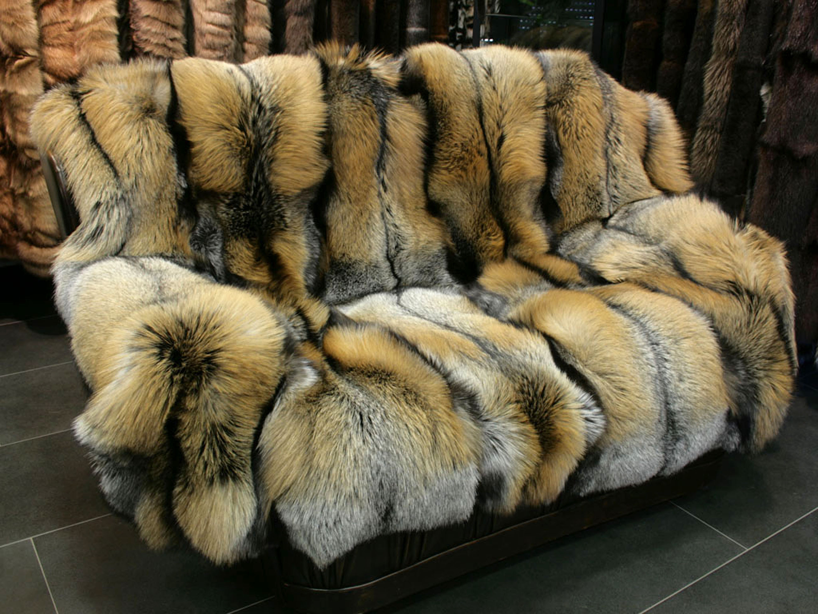 545-golden-cross-fuchs-felldecke-12 SAGA Golden Cross Fox fur throw