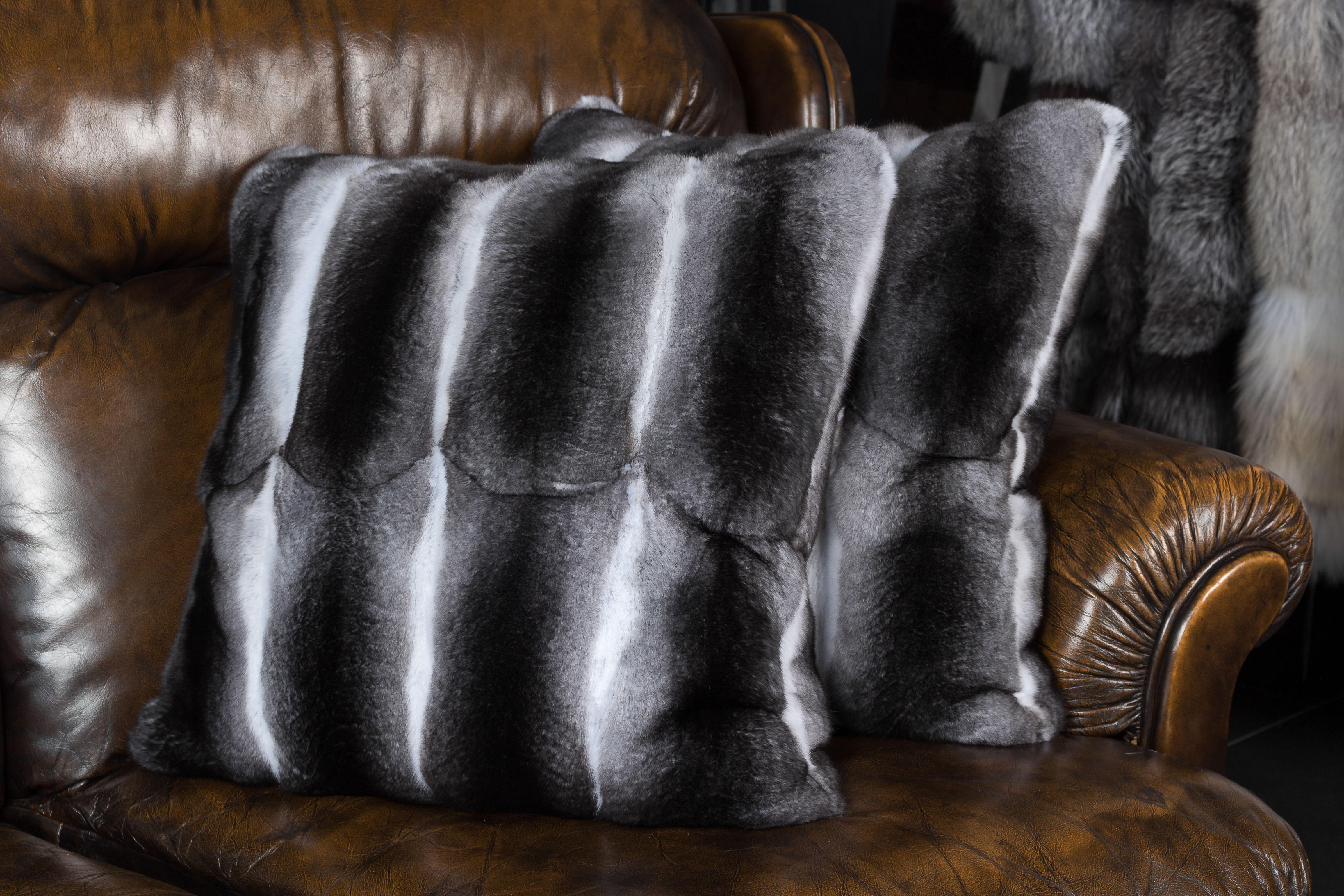 2-1470-Echtpelz-Chinchilla-Fellkissen Real Fur Chinchilla Fur Pillow