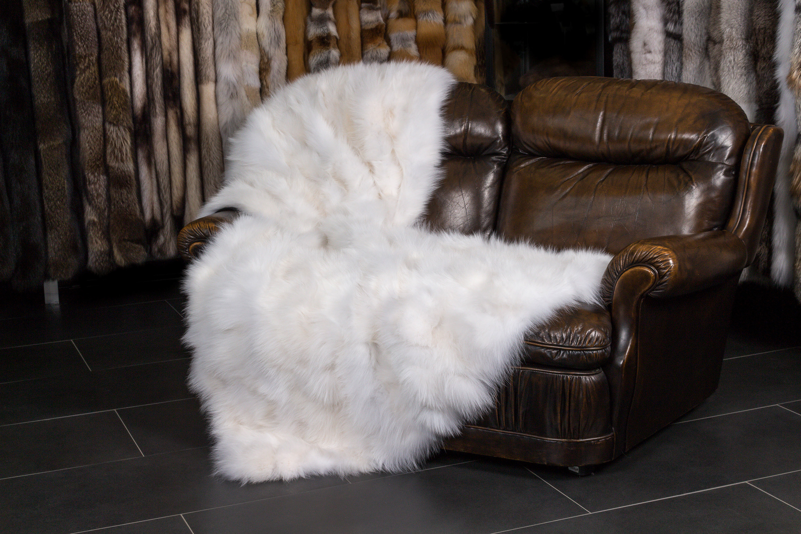 Cuddly Fox-Sides Fur Blanket - white