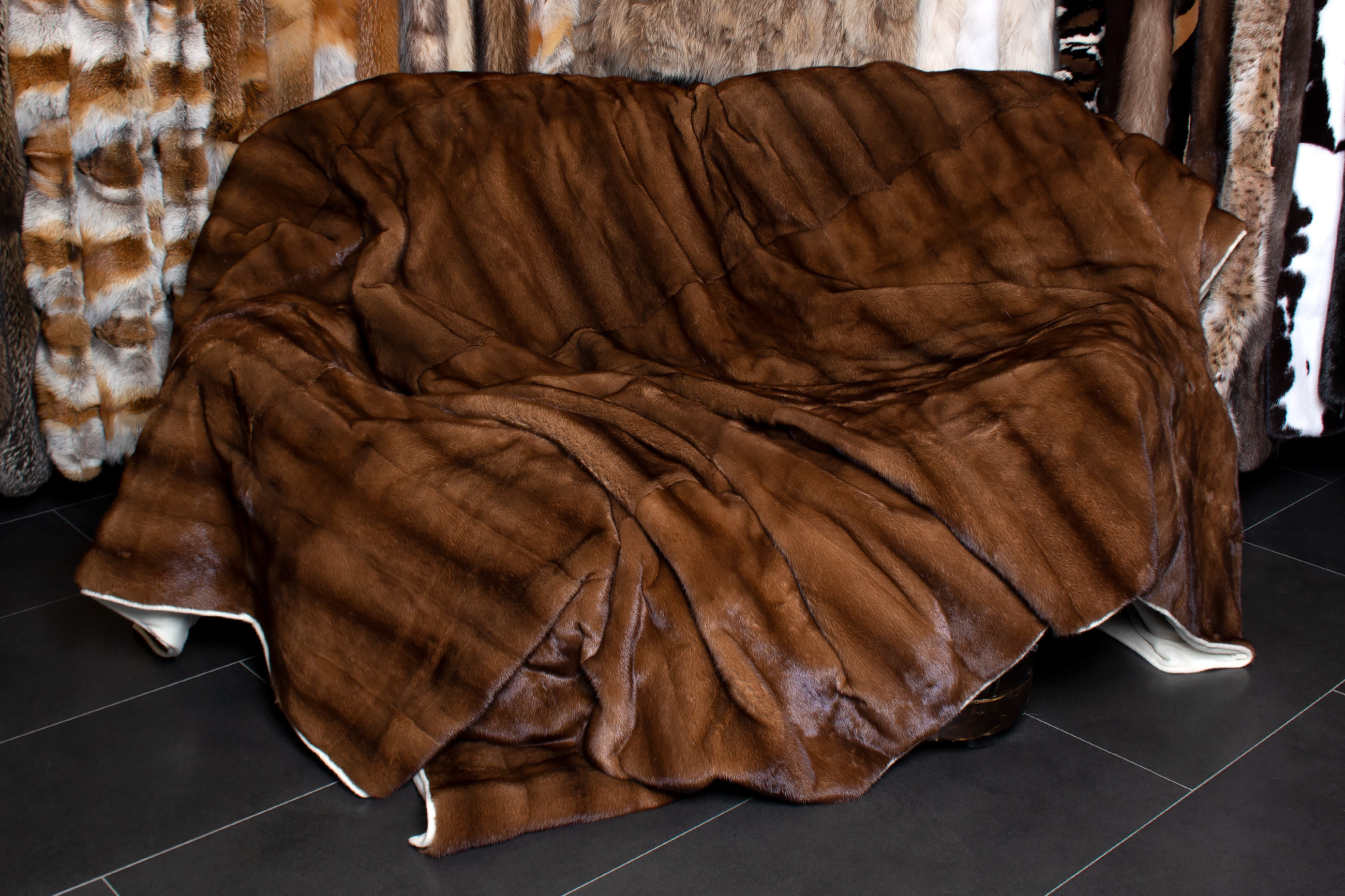 1-2717-Echt-Pelz-Nerzdecke-Kaschmir-Rueckfutter-Lars-Paustian Large Genuine Mink Fur Throw with Cashmere Lining