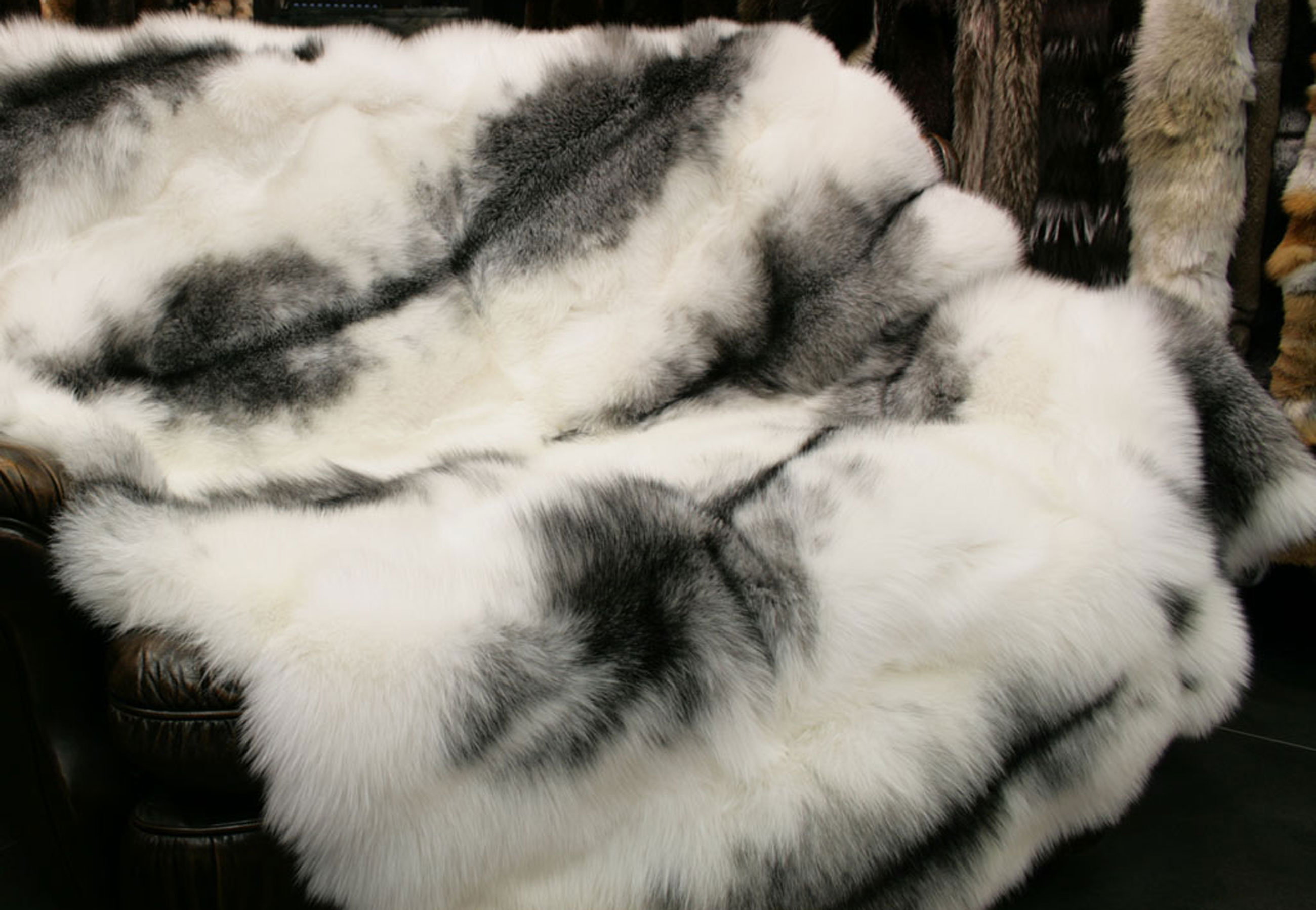 SAGA Arctic Marble Frost Fox Fur Blanket