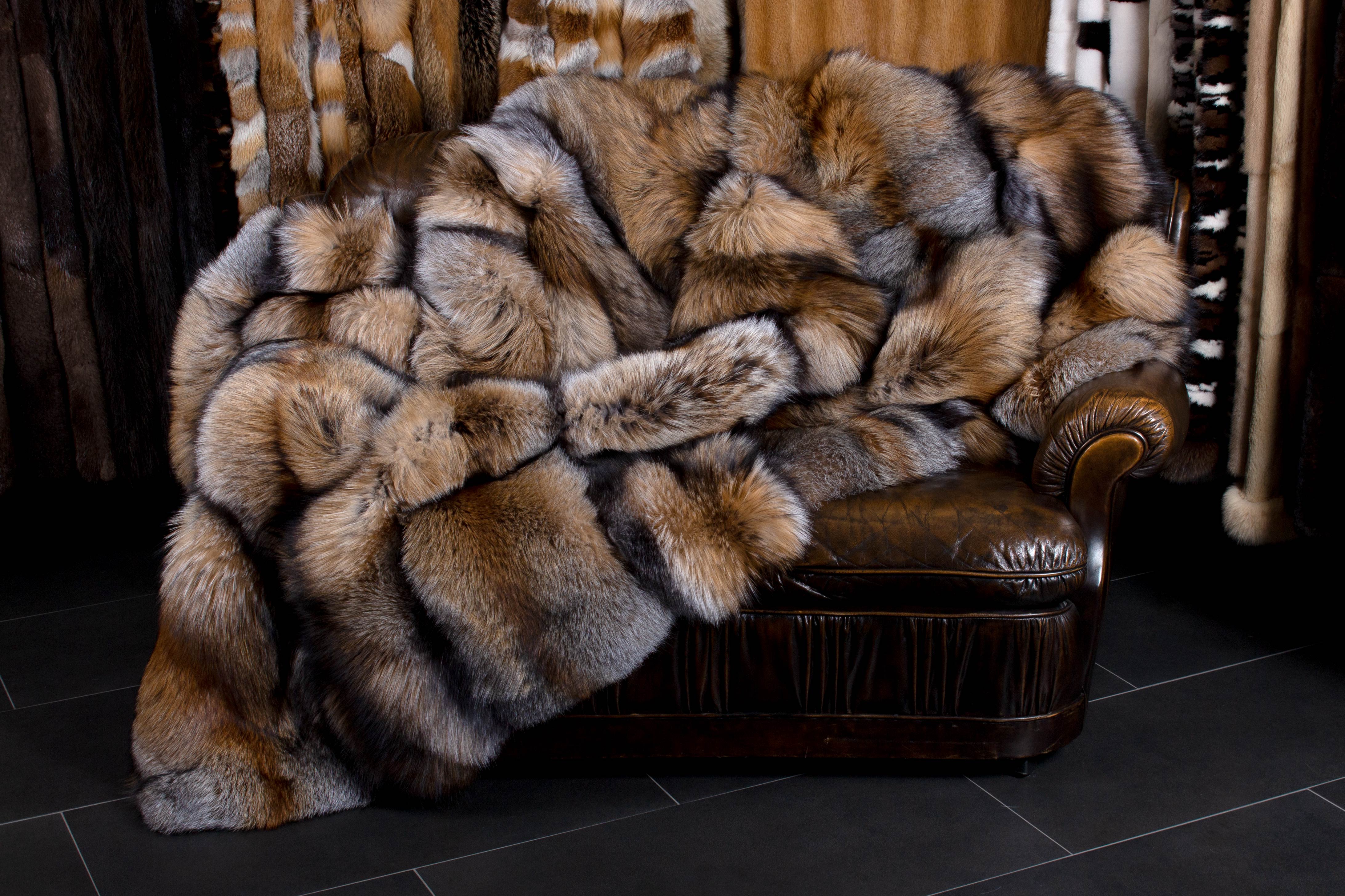 4-2888-Kuschelige-Smokey-Fuchs-Pelzdecke-Lars-Paustian Cozy Real Fox Fur Blanket - Genuine Smokey Fox Fur