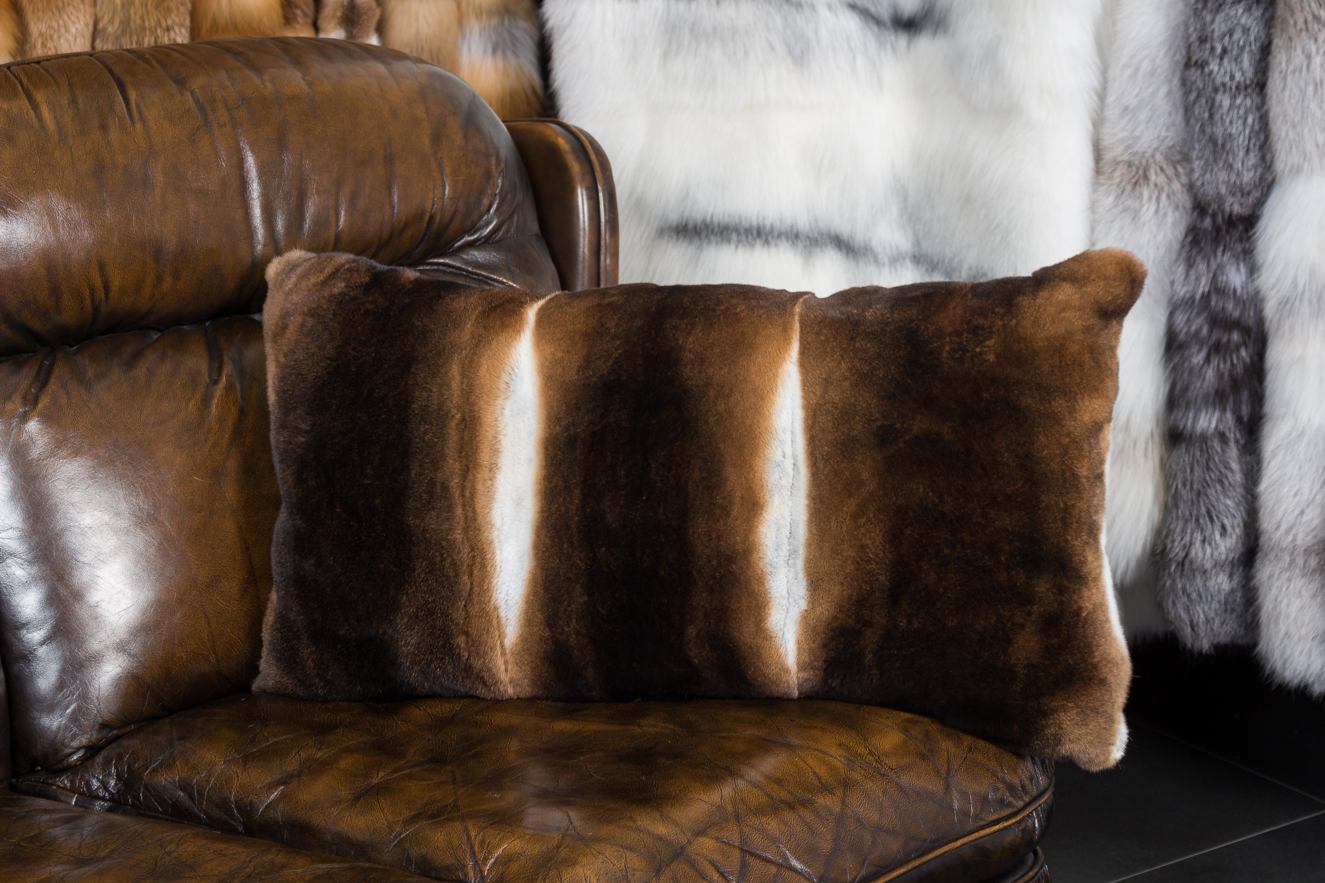 1-7671-Kaninchen-Kissen-Castor-Rex-Kanin Fur Pillow made with Castor Rex Rabbit