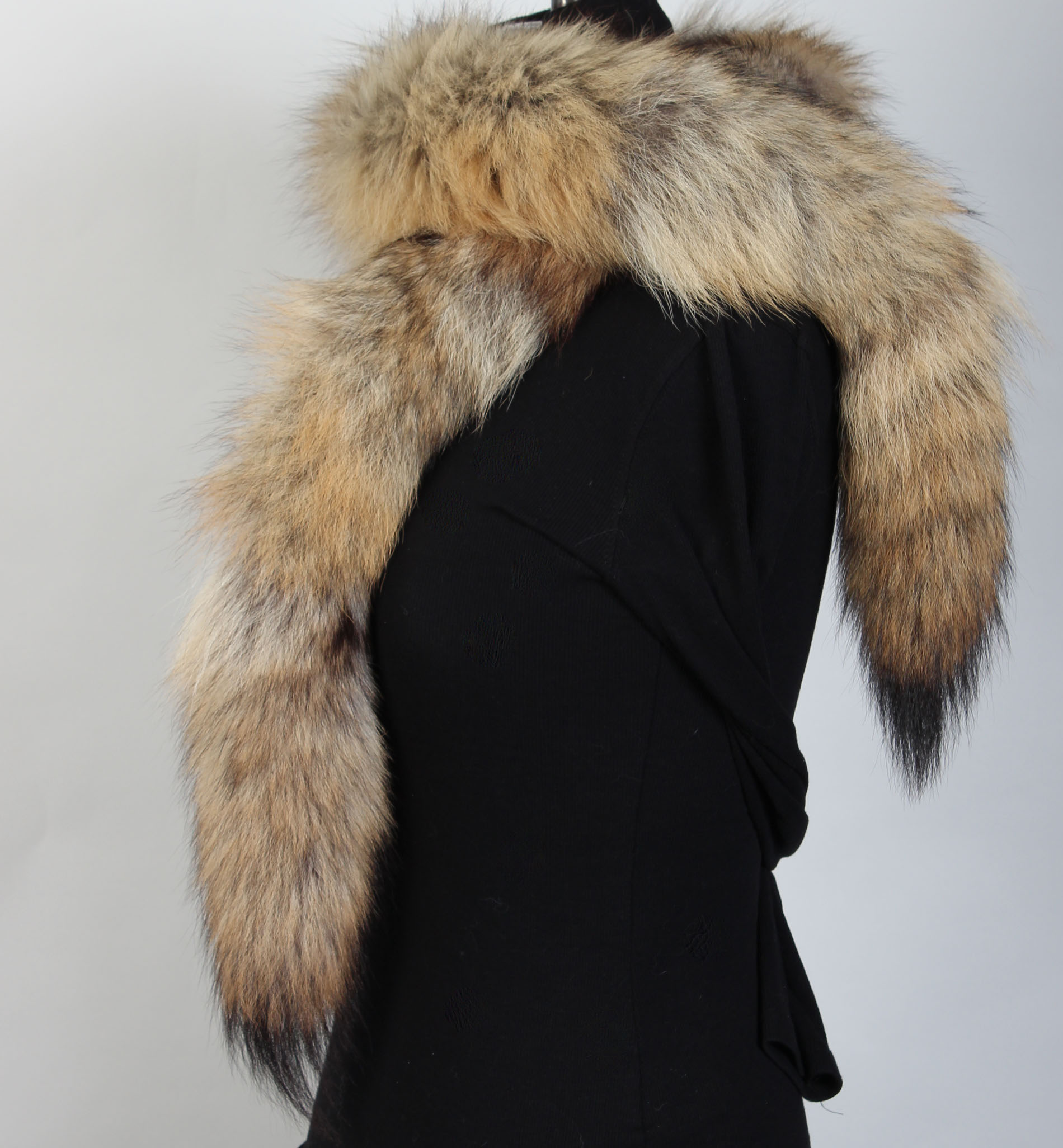 3-Coyote-fur-boa-NAFA-Origin-assured Fur boa from Canadian coyotes