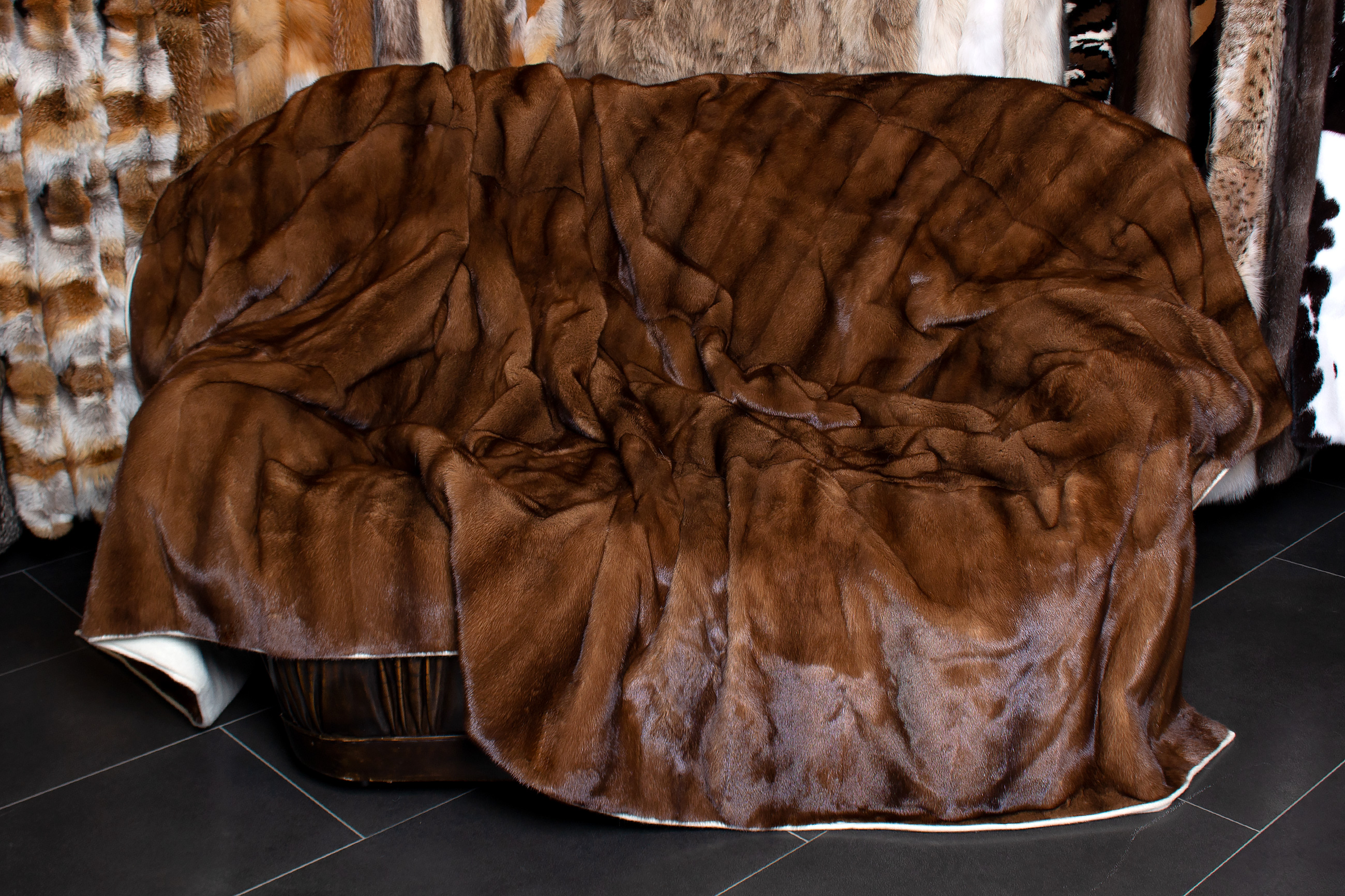 2-2717-Echt-Pelz-Nerzdecke-Kaschmir-Rueckfutter-Lars-Paustian Large Genuine Mink Fur Throw with Cashmere Lining