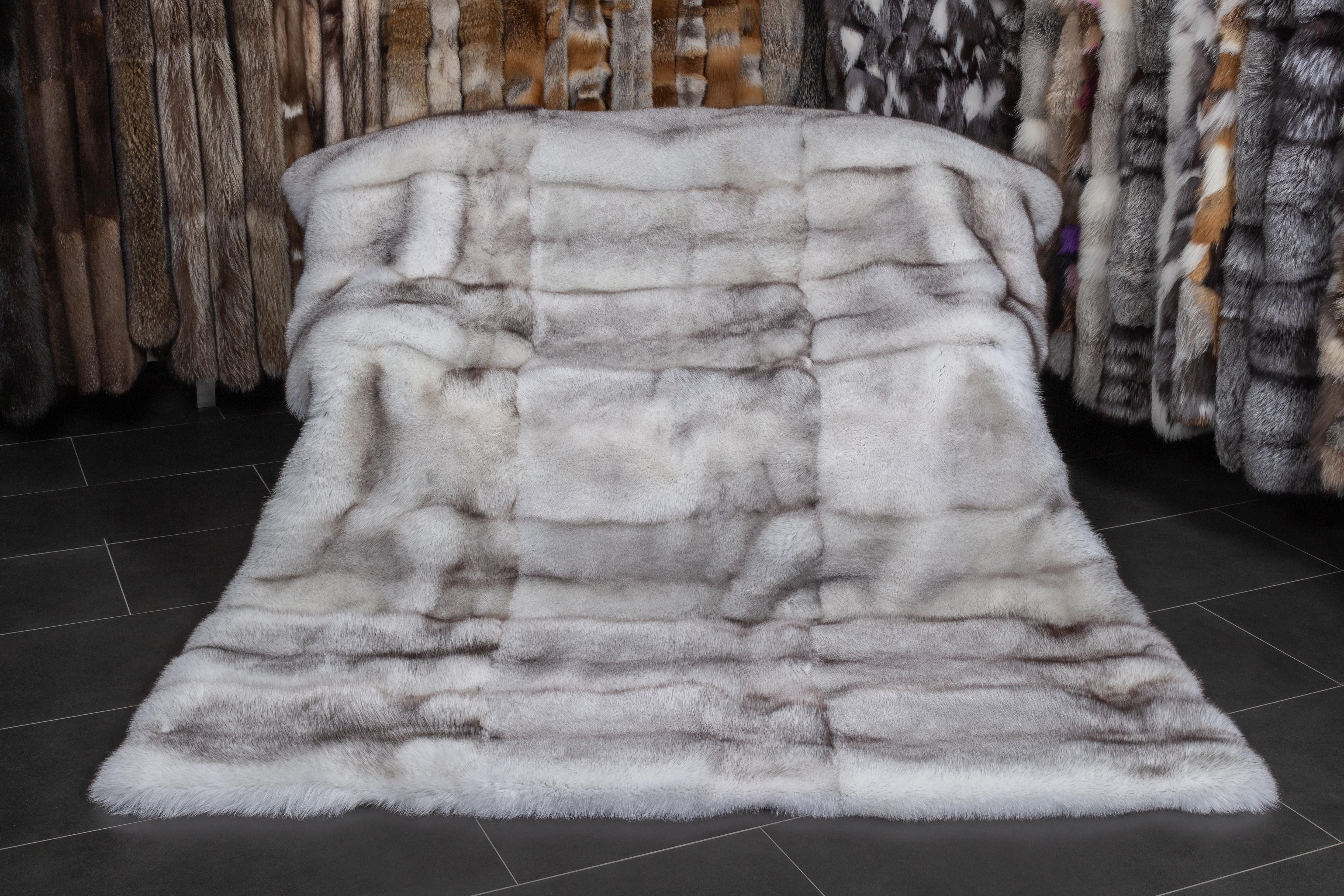 SAGA Blue Fox Fur Blanket - Natural