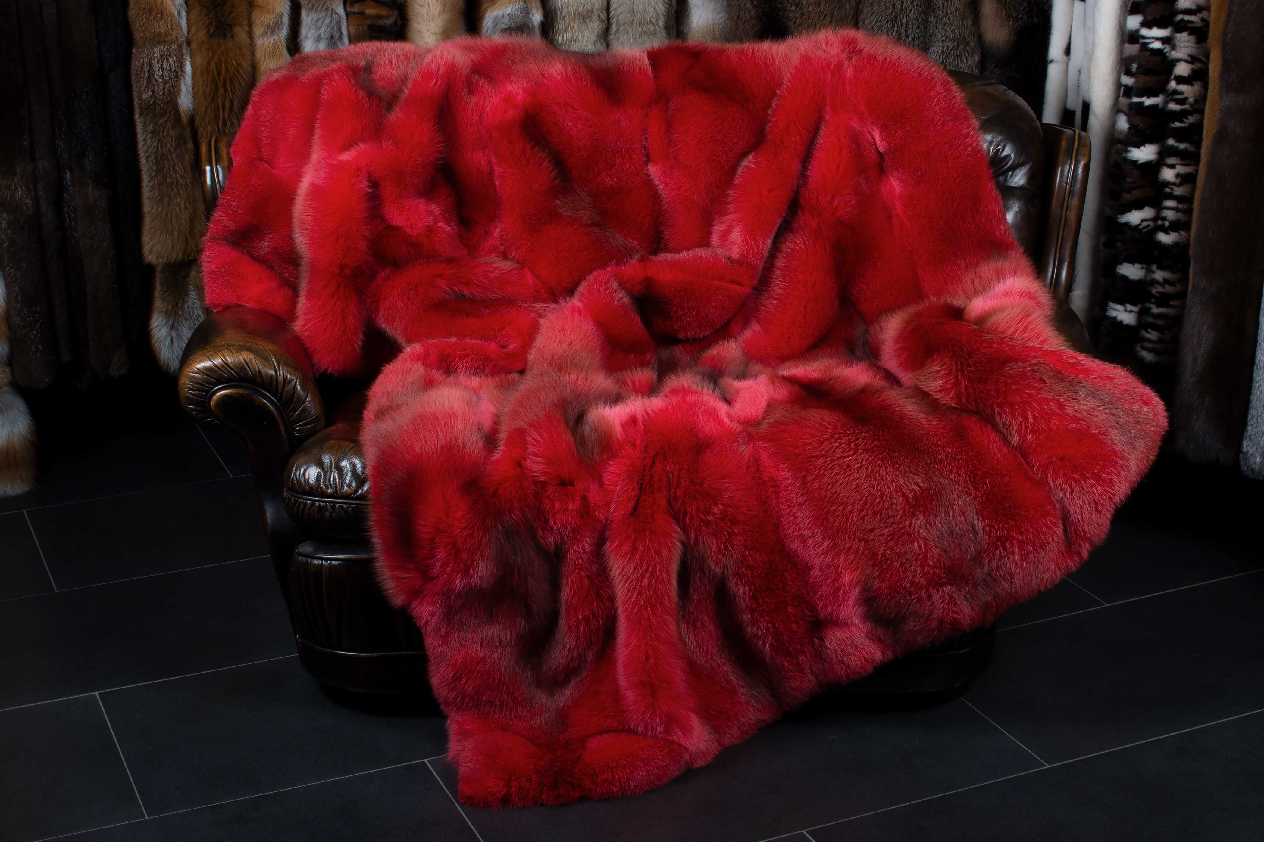 2-6871-Fuchsdecke-Europaeischen-Rotfuechsen-Rot-Wildfuchs-Lars-Paustian Red Fox Fur Blanket in Red