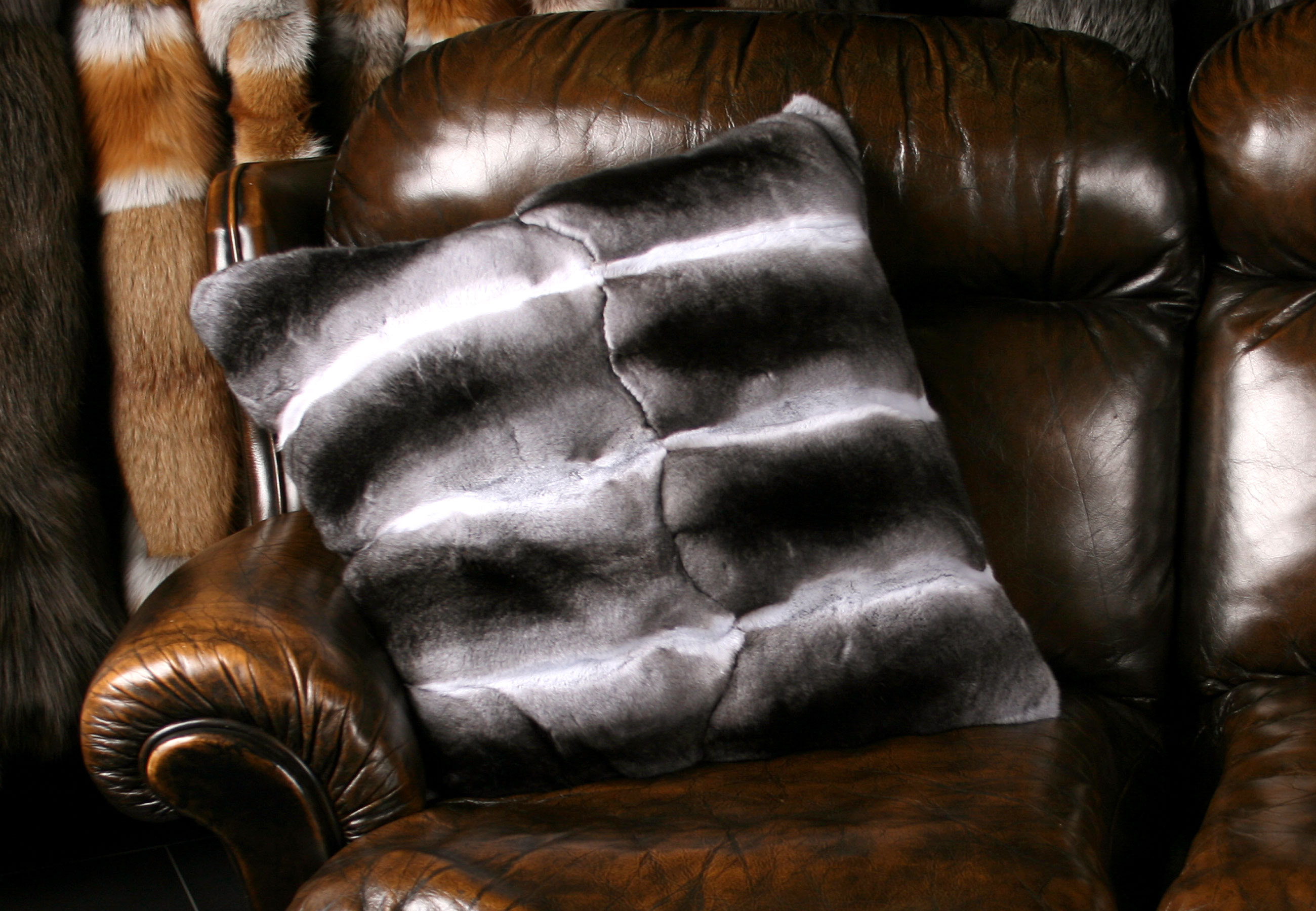 Noble Chinchilla fur pillow (Kopenhangen Fur)