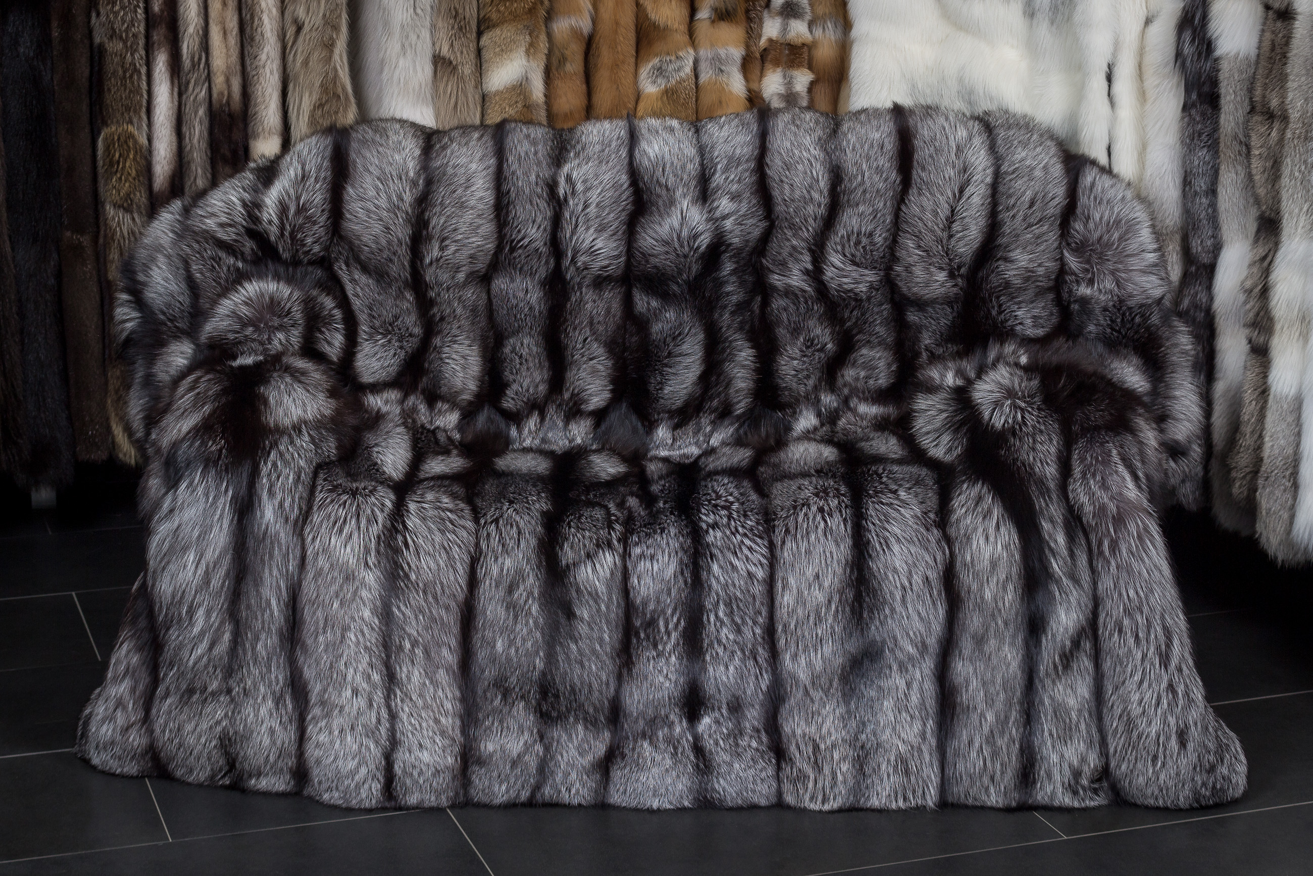 6-1391-Grosse-Silberfuchs-Pelzdecke-besonderer-Verarbeitung Large Silver Fox Throw with special processing