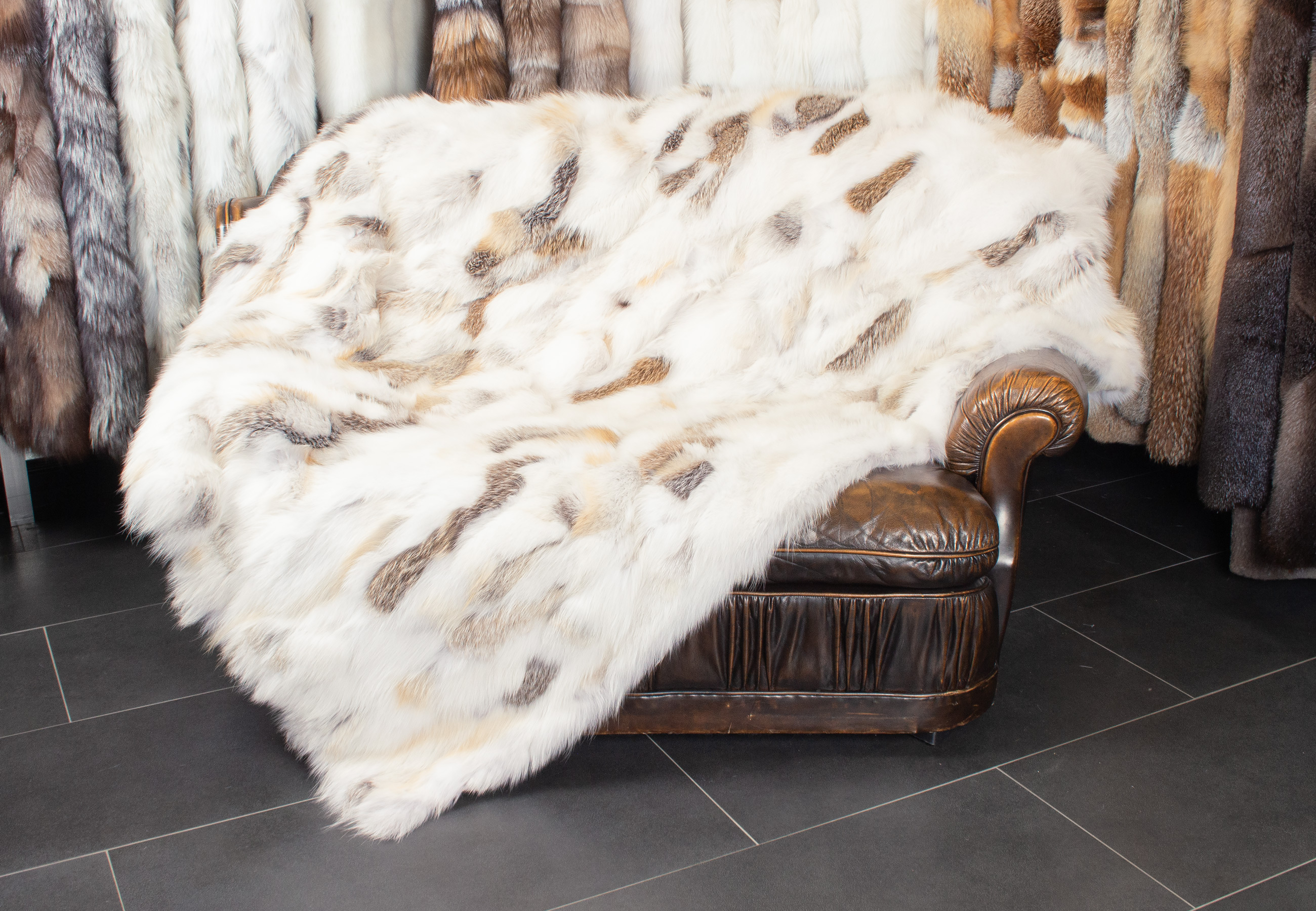 Fawnlight Fox Sides Fur Blanket - Creme