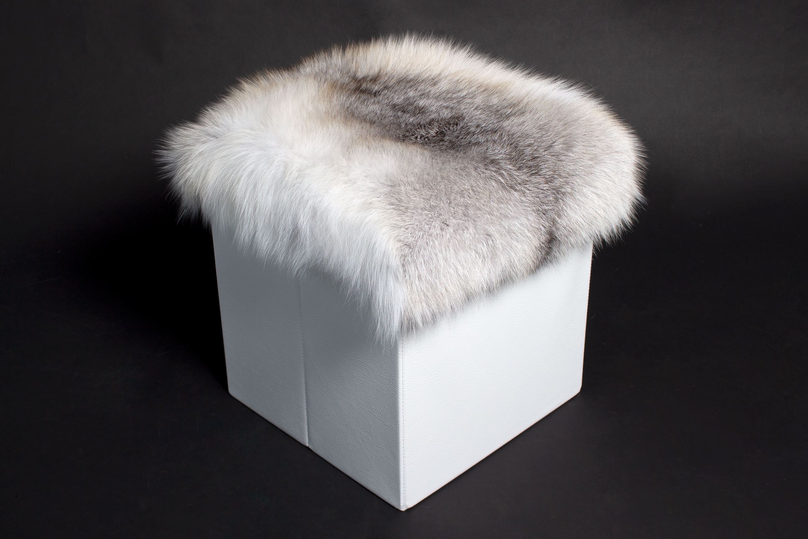 Real Fur Sitting Cube with Scandinavian Fawnlight Fox