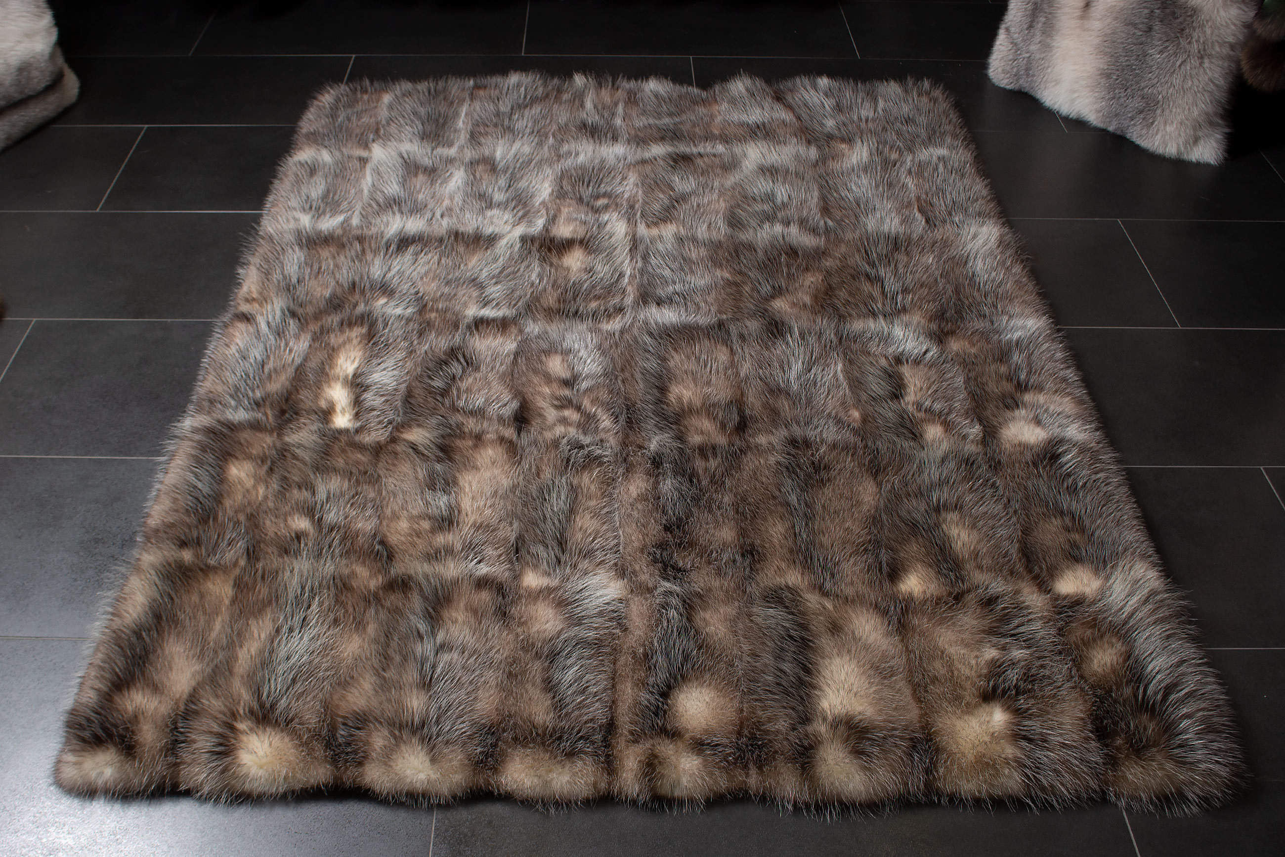 2-1526-Natureller-Opossum-Fellteppich-nordamerikanische-Echtfell Natural Opossum Fur Rug made with Genuine Fur
