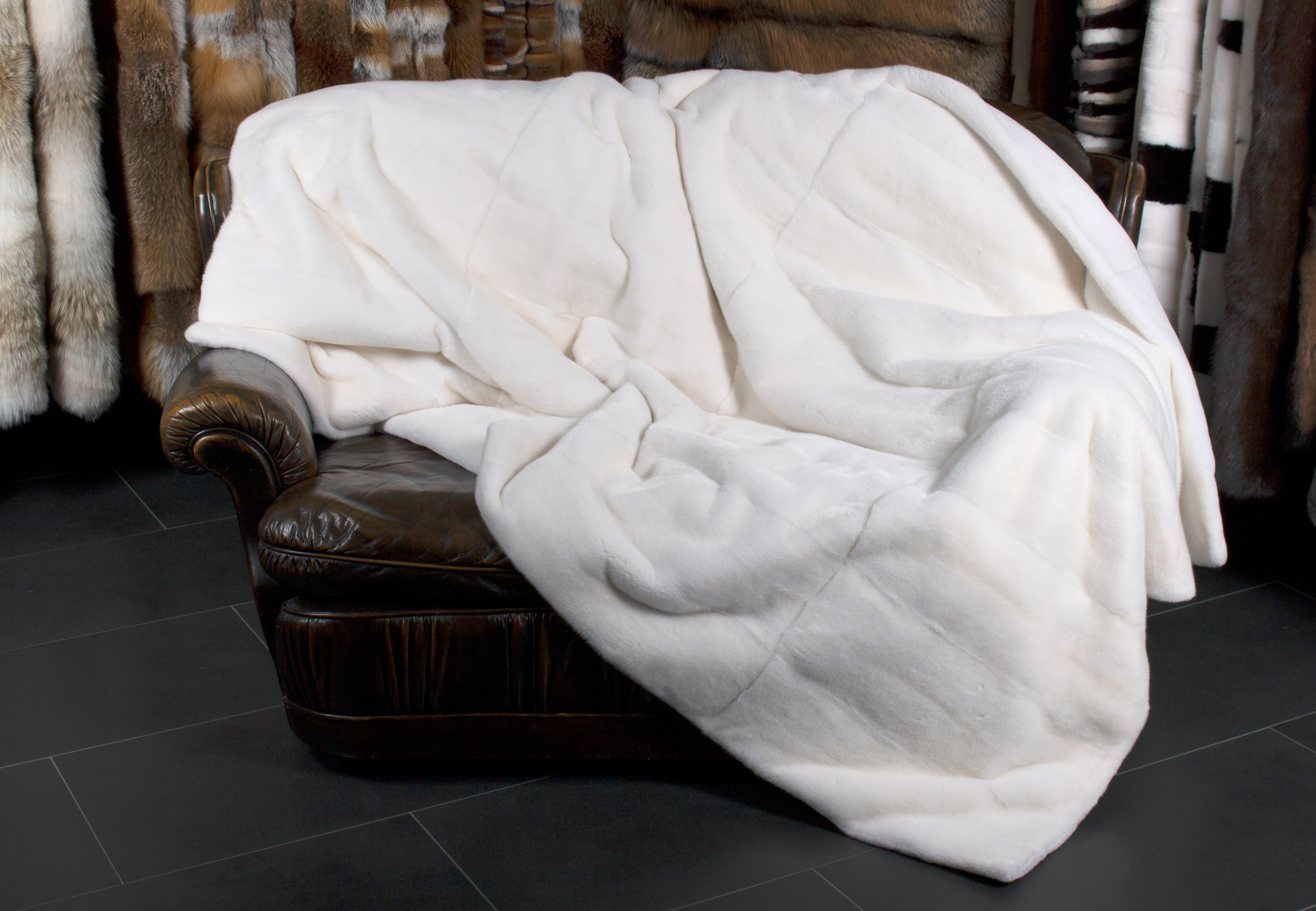 1-5236-Weisse-Nerz-Felldecke-Fell-Echtfell White Mink Fur Blanket - Real Fur