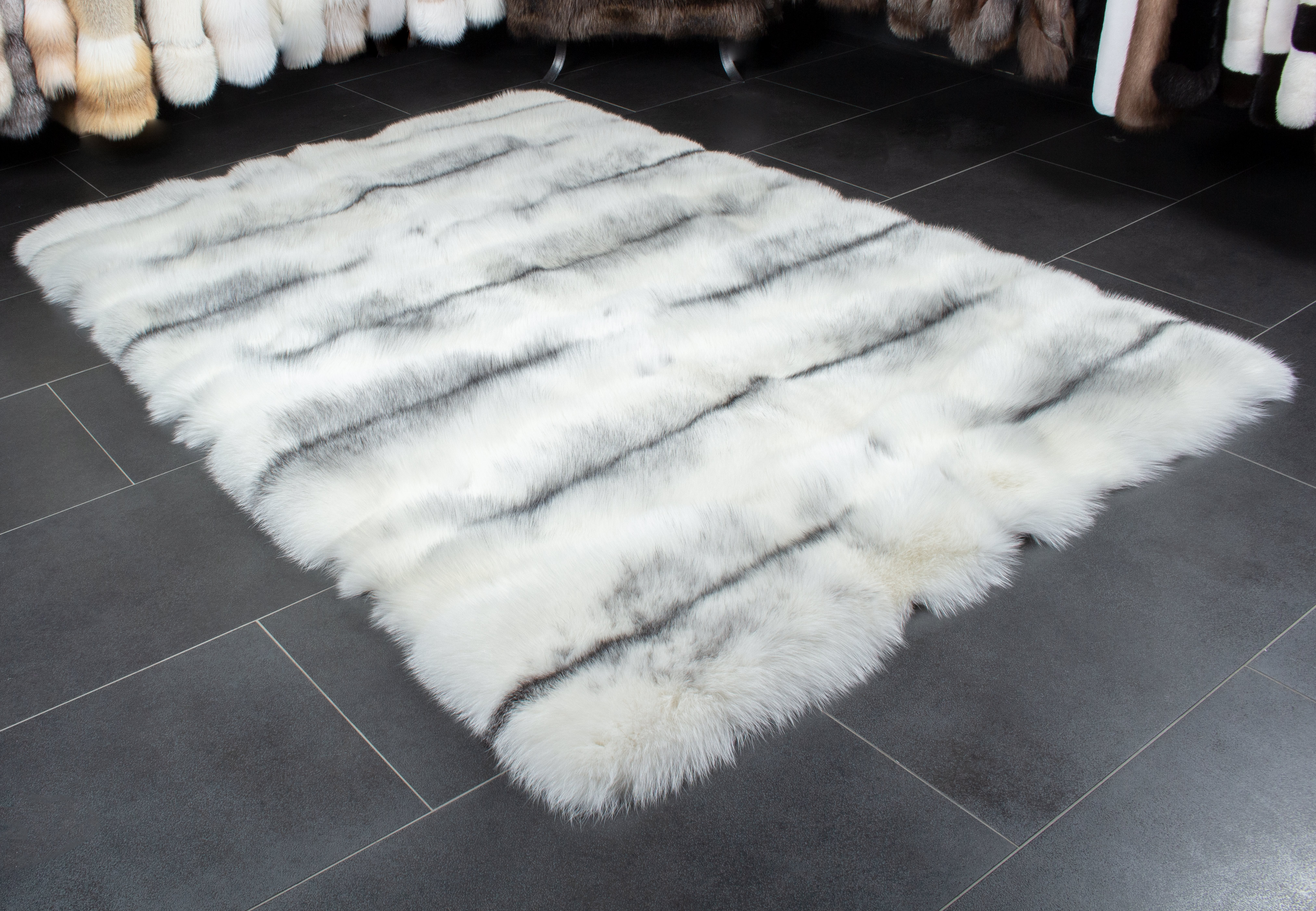 1-4965-Arctic-Marble-Fuchsteppich-Pelzteppich-Lars-Paustian Arctic Marble Frost Fox Fur Carpet