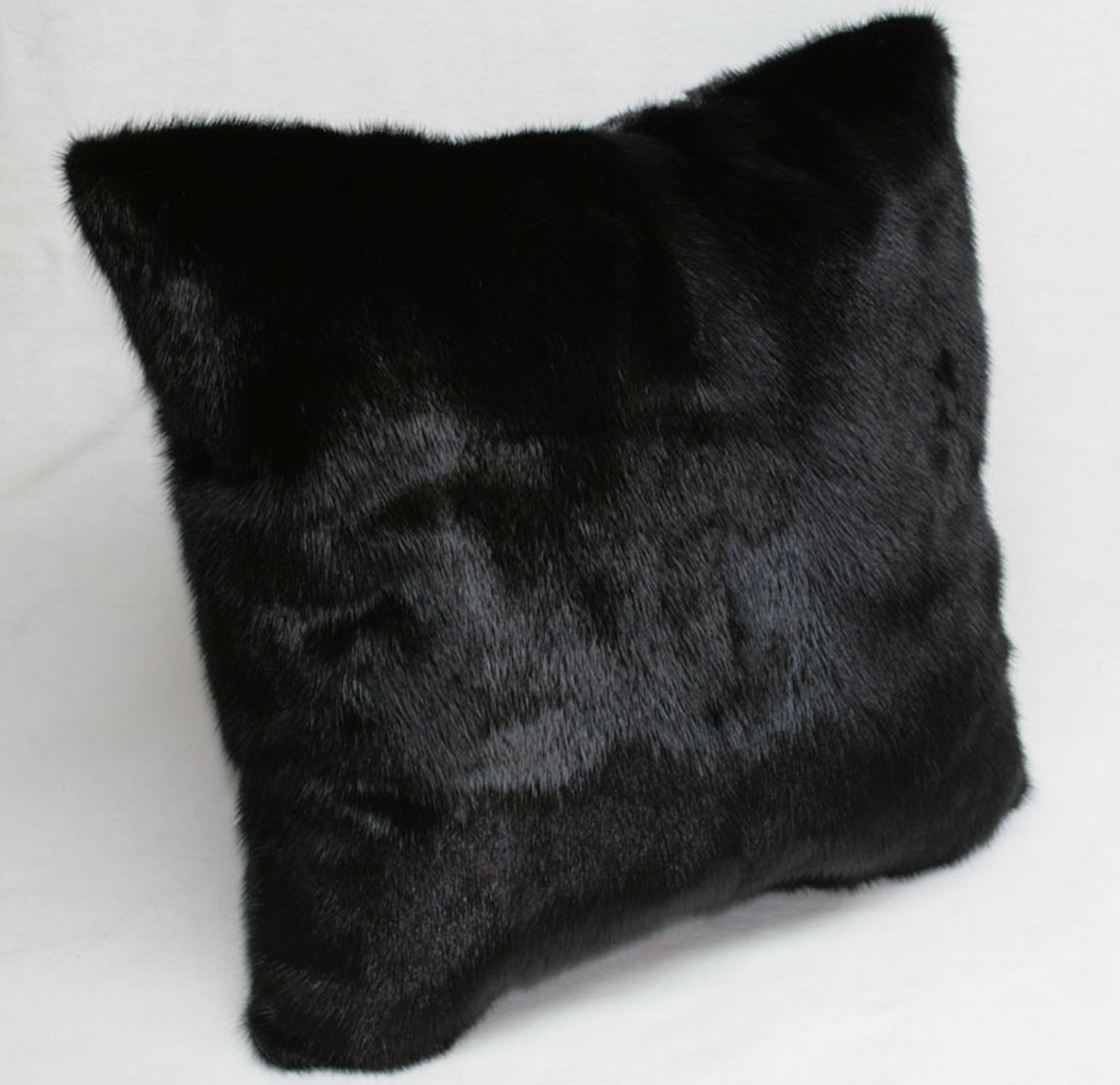 1-963-schwarzes-nerzkissen5757fc0b8e20d Mink fur pillow - fur on both sides
