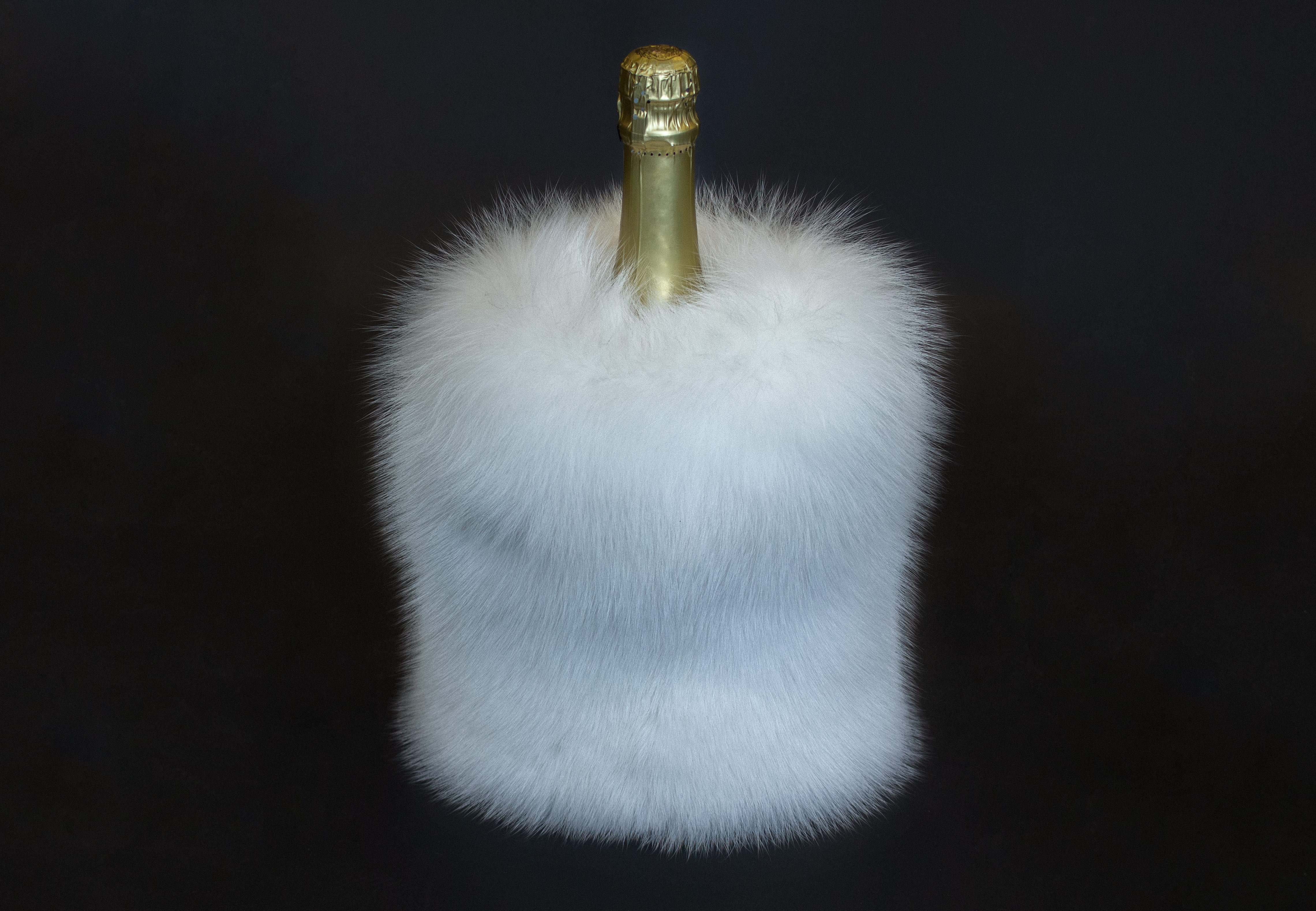 1-3903-Weinhusse-Skandinavischer-Shadowfuchs-weiss-Weinkuehler Wine Cooler made of Scandinavian Shadow Fox